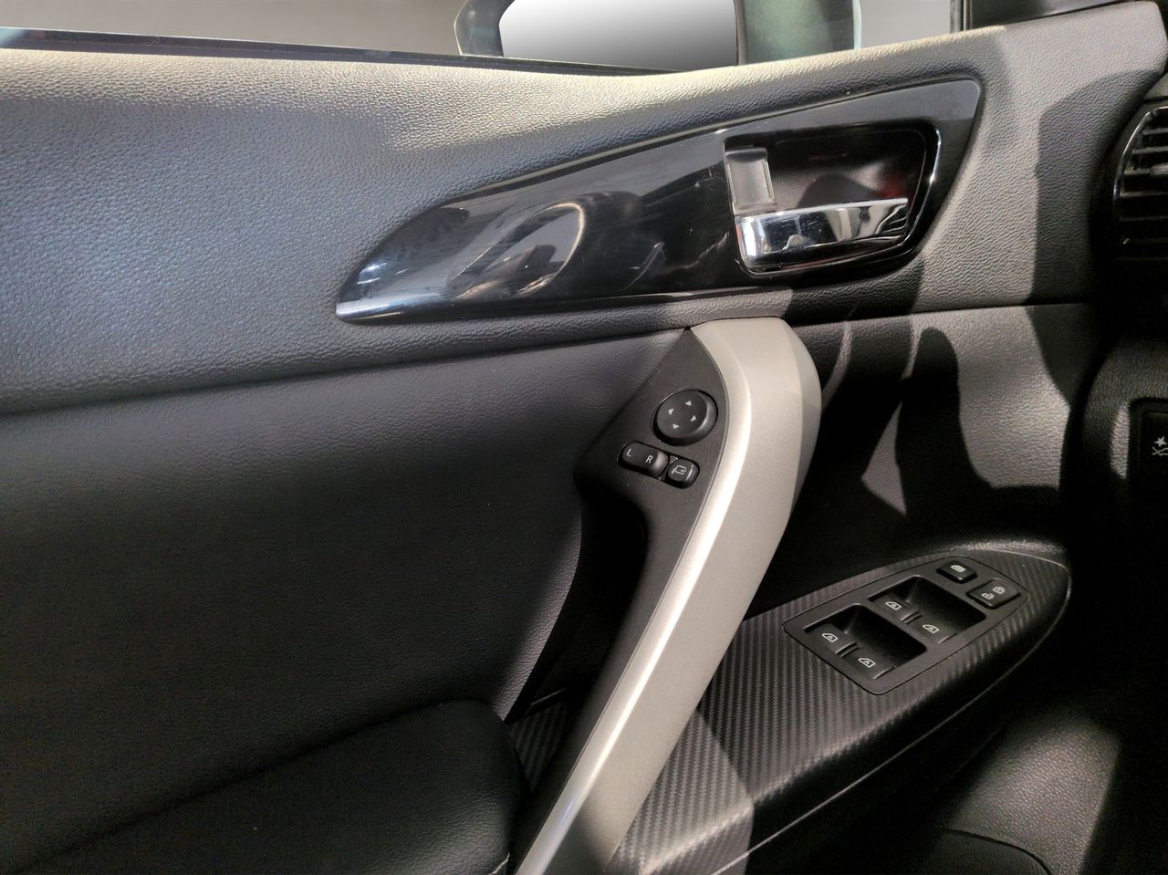 Mitsubishi Eclipse Cross 2.4 PHEV Kaiteki Auto 4WD - Foto 19