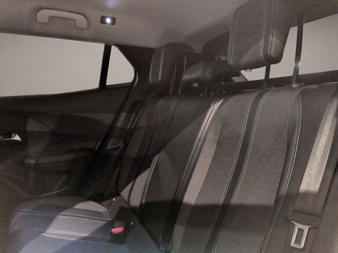 Peugeot 2008 Allure Pack BlueHDI 81kW (110CV) - Foto 12
