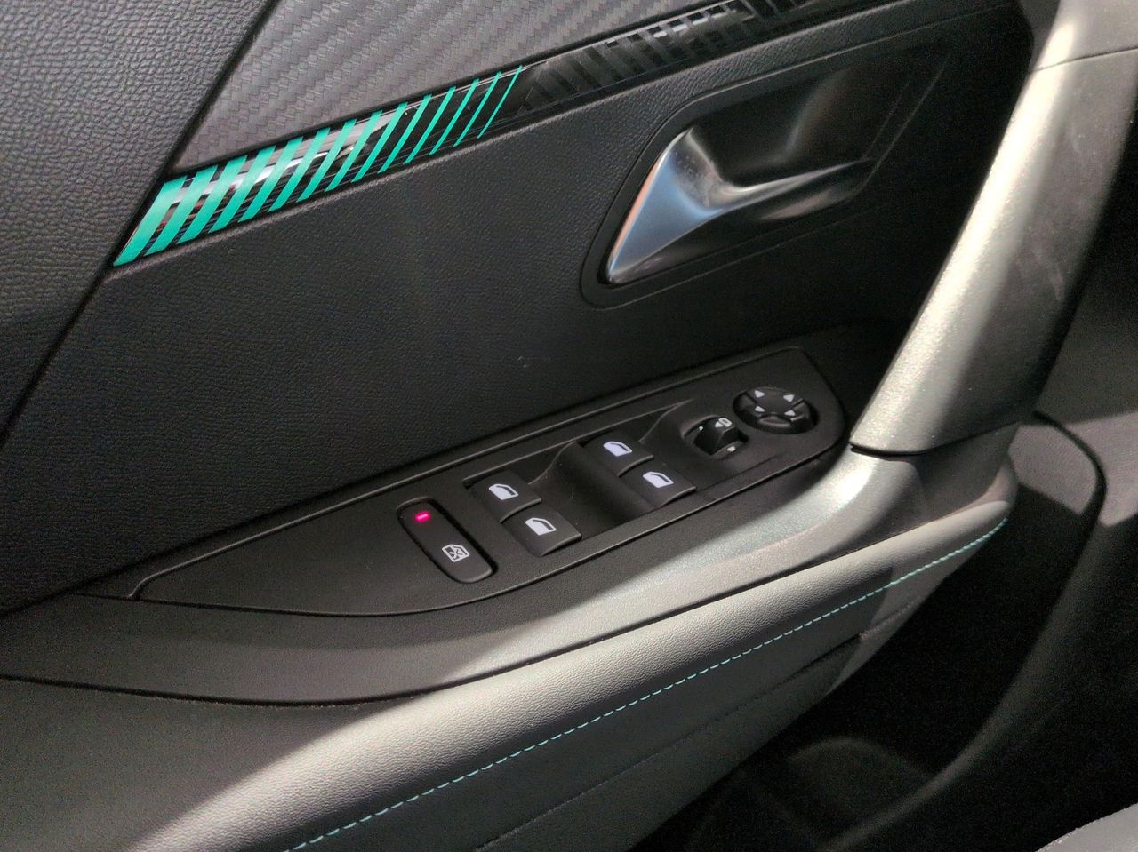 Peugeot 2008 Allure Pack BlueHDI 81kW (110CV) - Foto 16