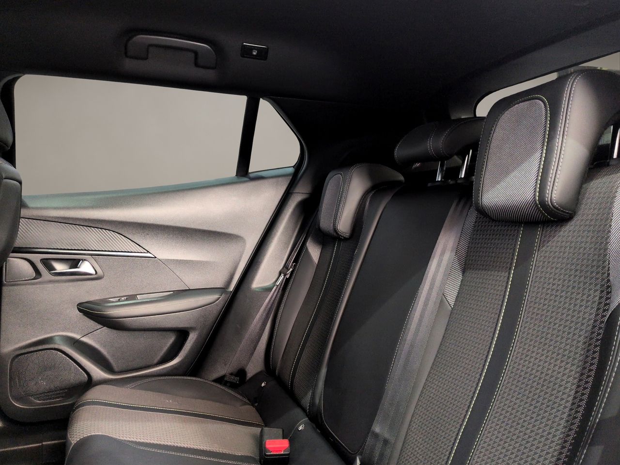 Peugeot 2008 GT Puretech 130 S&S 6 Vel. MAN - Foto 12