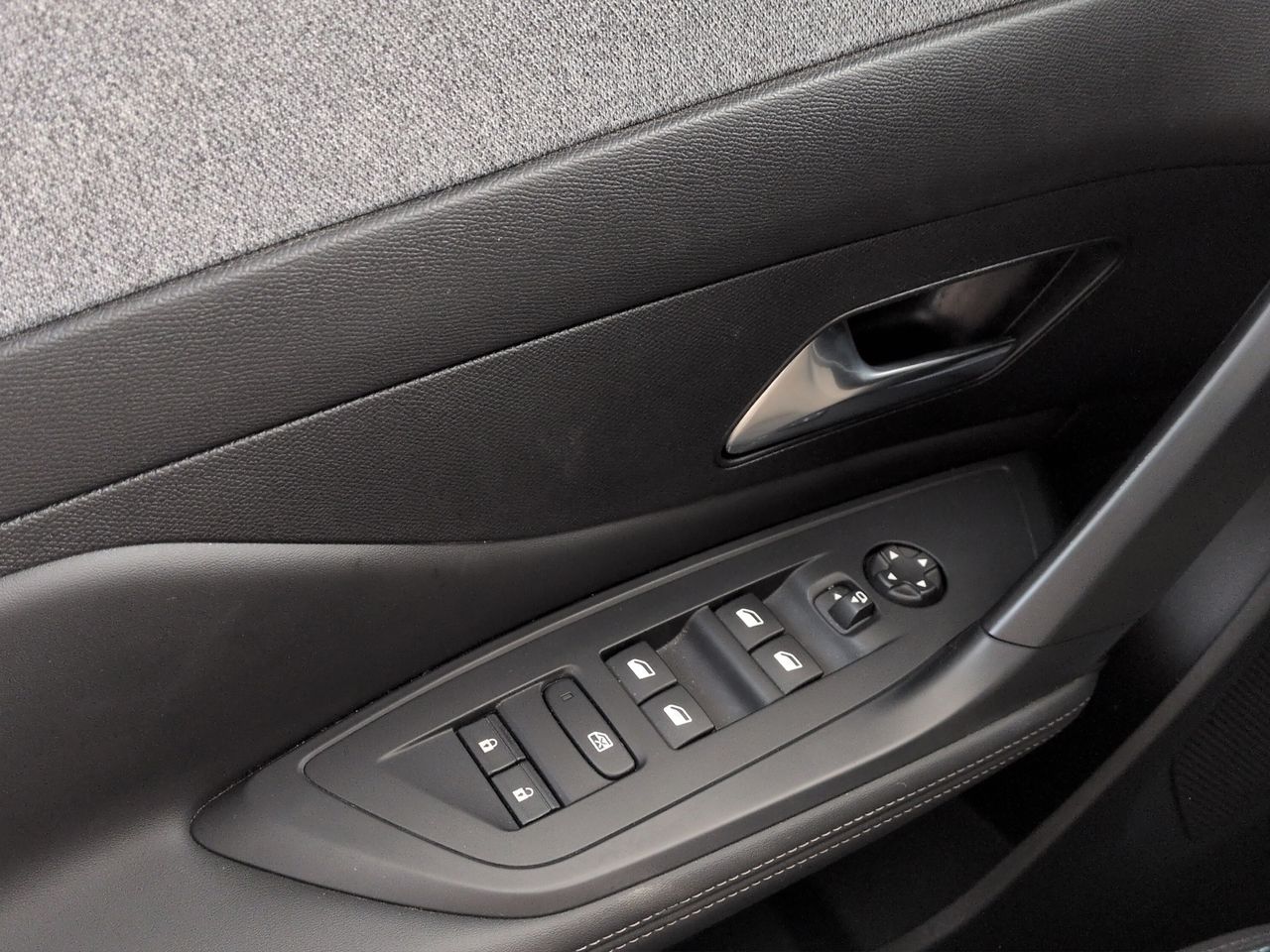 Peugeot 308 5P Allure Gasolina 130 S&S MAN - Foto 16