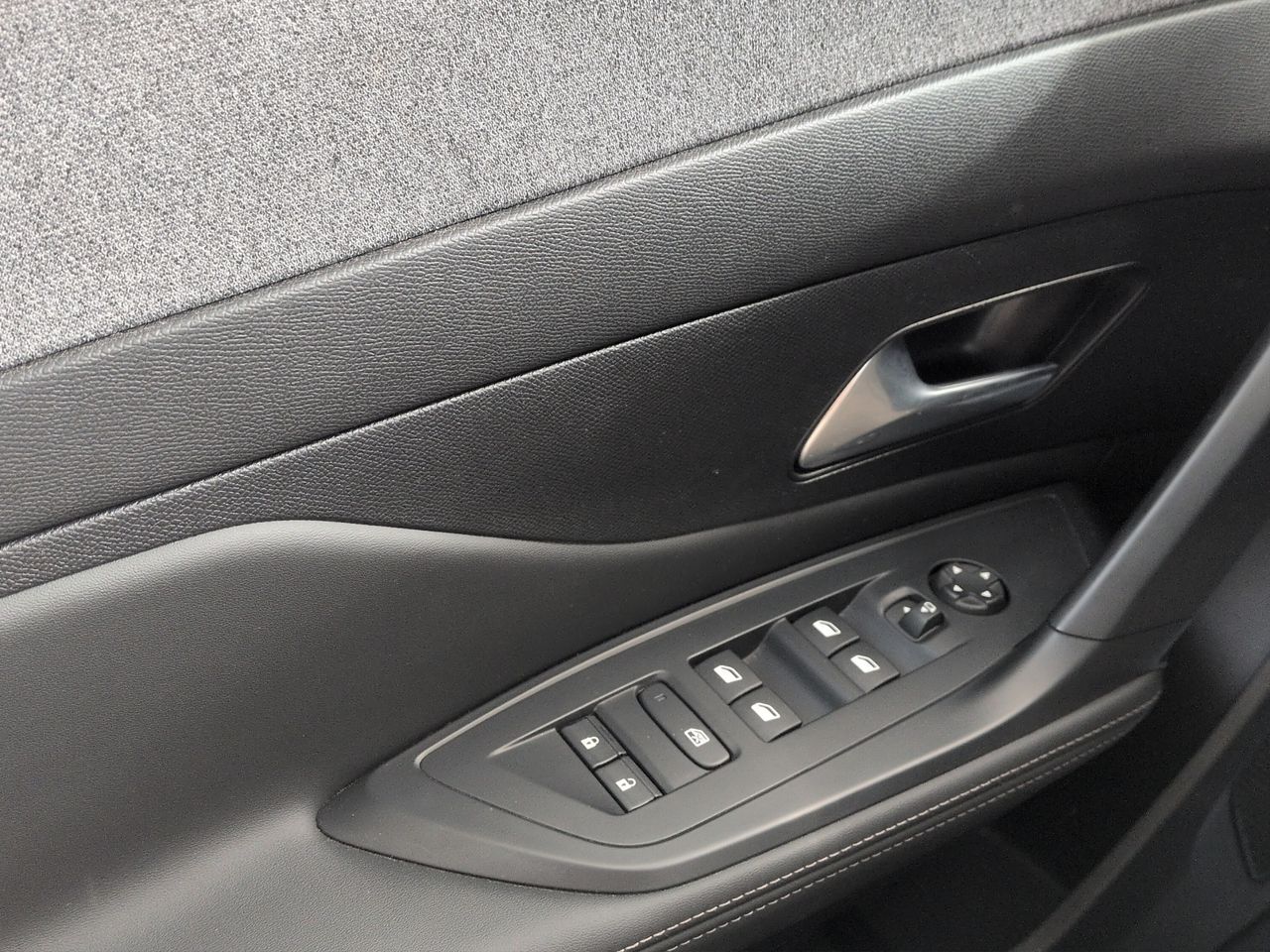 Peugeot 308 5P Allure Gasolina 130 S&S MAN - Foto 16