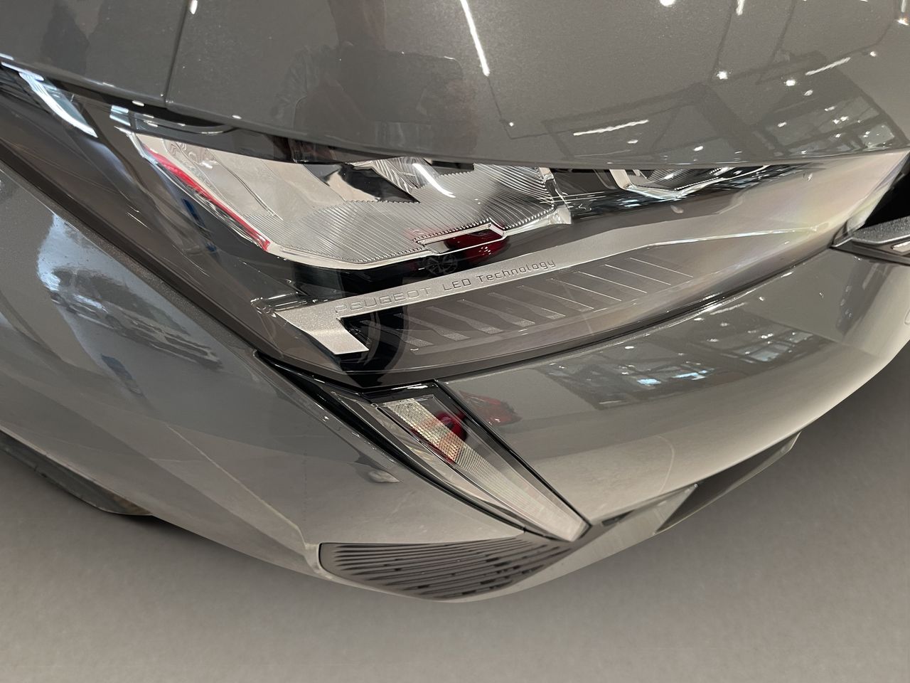 Peugeot 308 5P Allure Hybrid MHEV 136 e-DCS6 - Foto 17