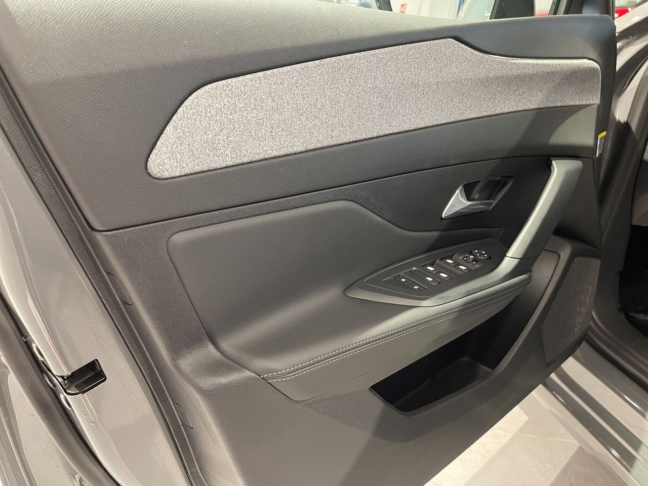 Peugeot 308 5P Allure Hybrid MHEV 136 e-DCS6 - Foto 20