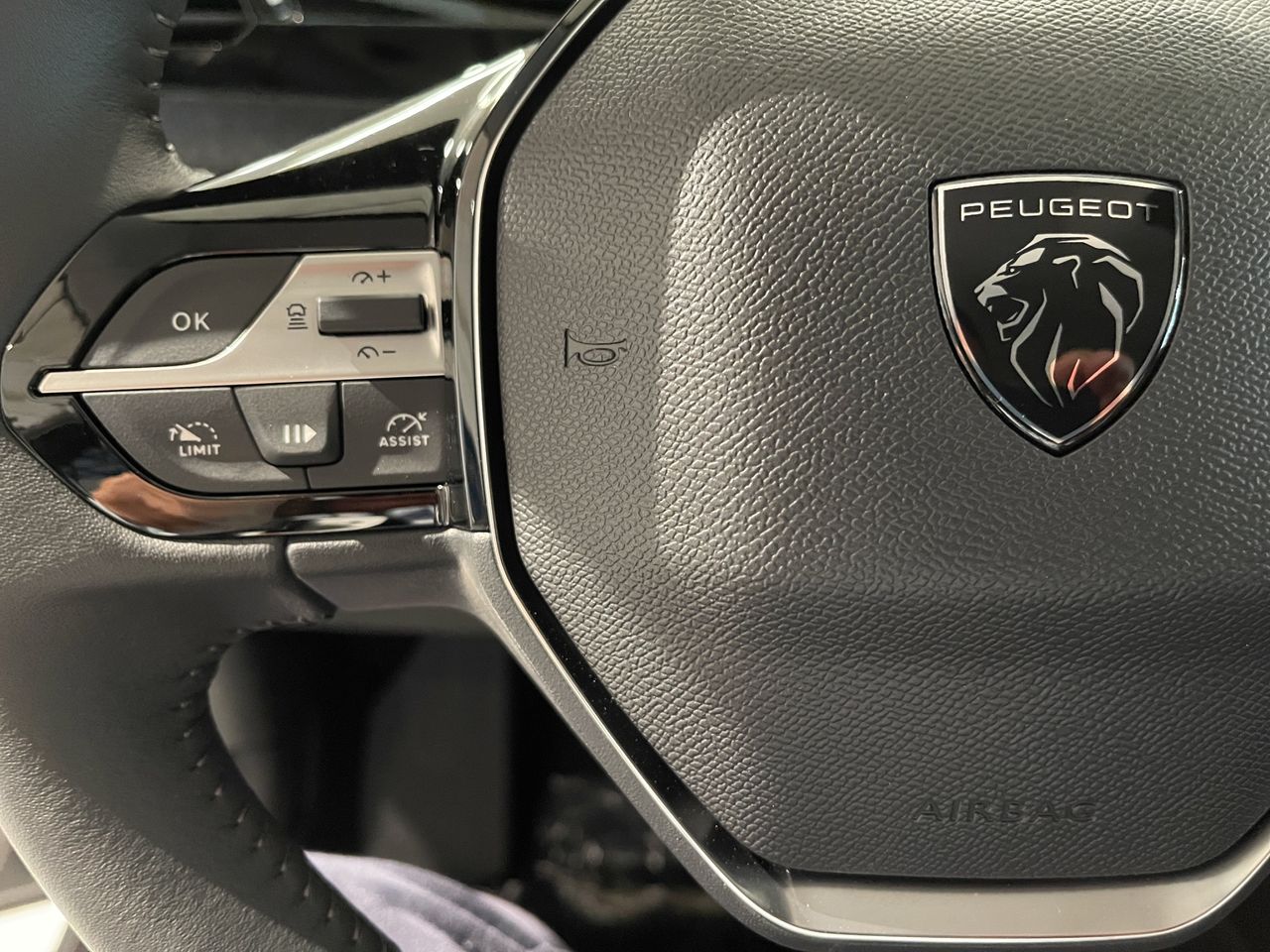 Peugeot 308 5P Allure Hybrid MHEV 136 e-DCS6 - Foto 15