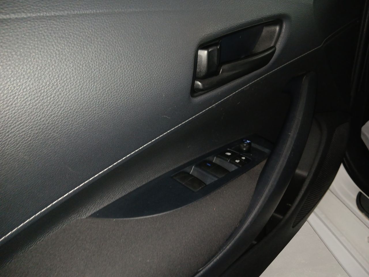 Toyota Corolla 1.8 125H BUSINESS PLUS E-CVT - Foto 10