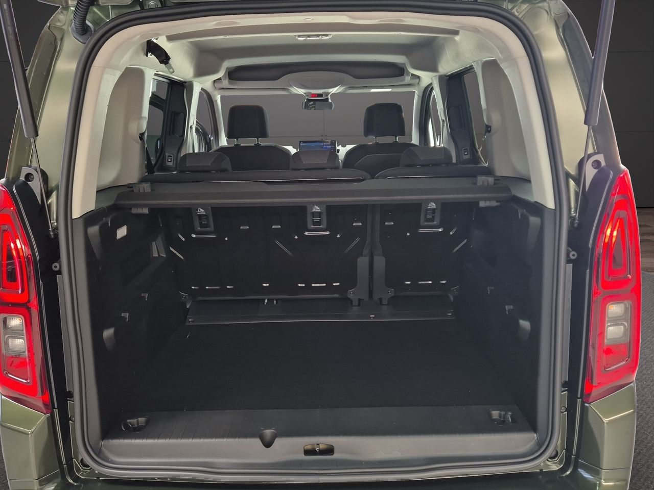 Opel Combo Cargo 100 Cv 1.5 Td S/S MT6 €6.4 - Foto 13