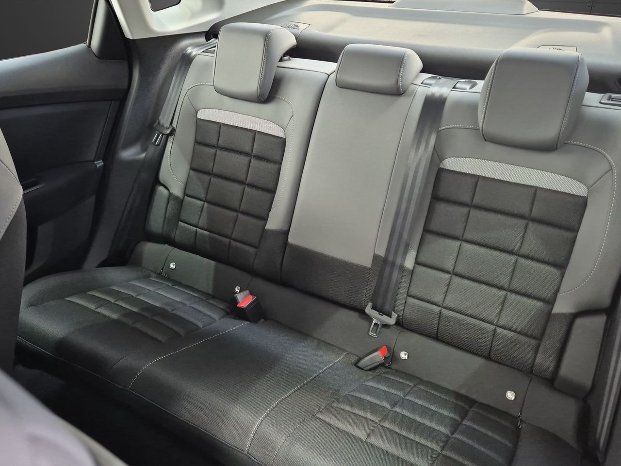 Citroën C4 X Hybrid 145 ë-DCS6 Plus - Foto 12