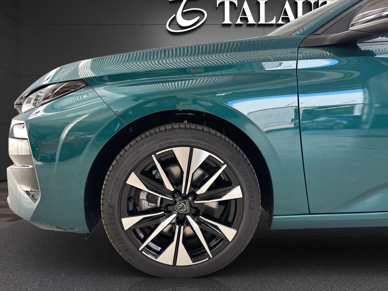 Peugeot 308 5P Allure Hybrid MHEV 145 e-DCS6 - Foto 9