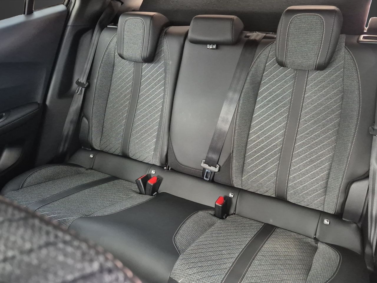 Peugeot 2008 N2008 Allure Hybrid 145 eDCS6 - Foto 12