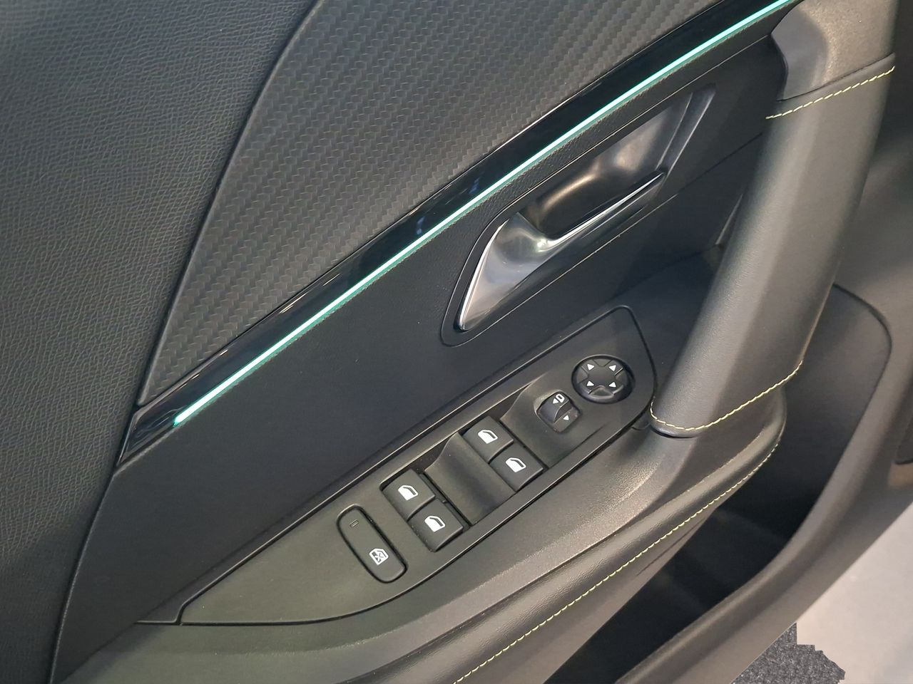 Peugeot 2008 Eléctrico GT 156 (115kW) - Foto 21