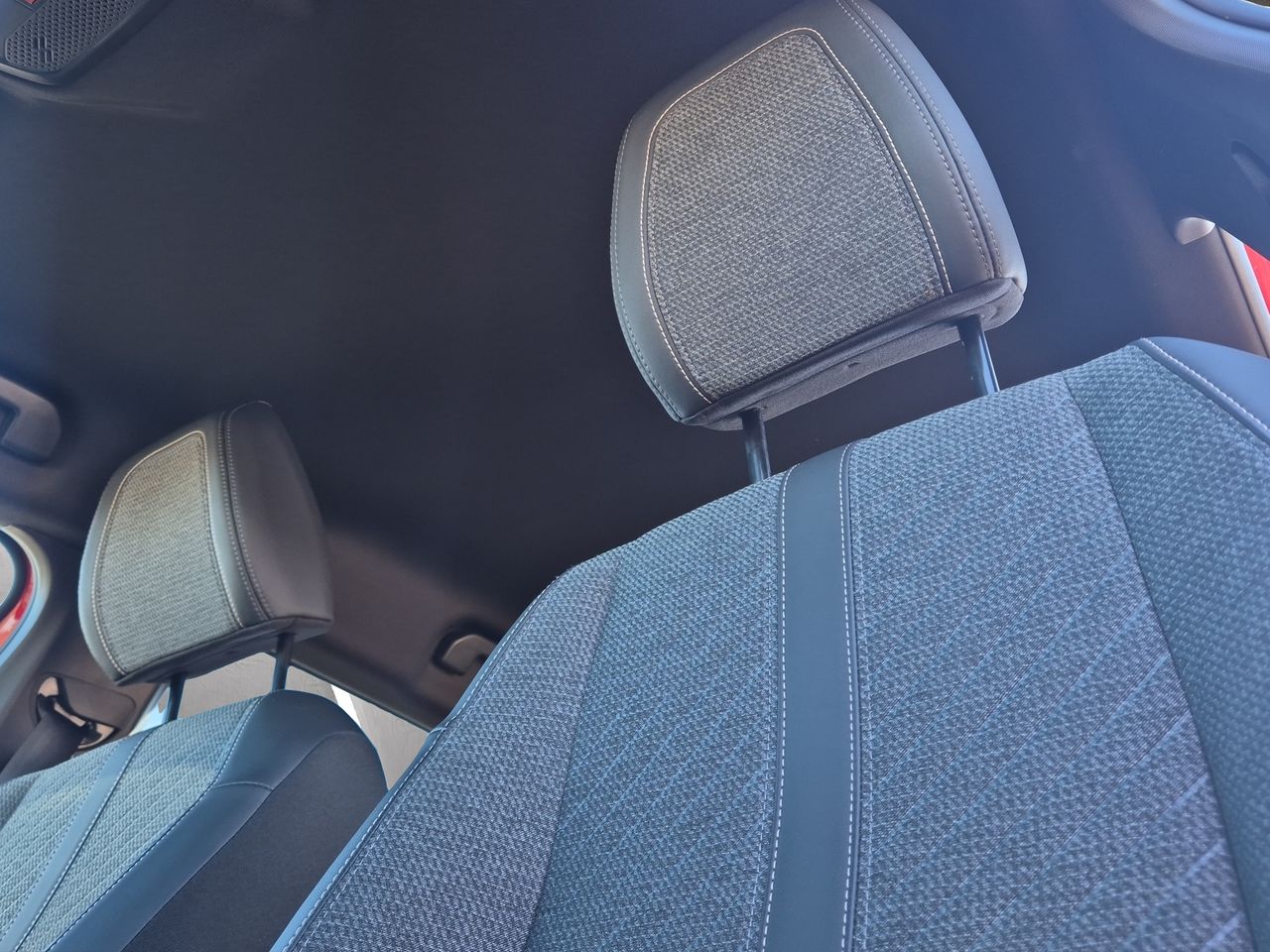 Peugeot 2008 Allure Gasolina 100 S&S 6 Vel. MAN - Foto 16