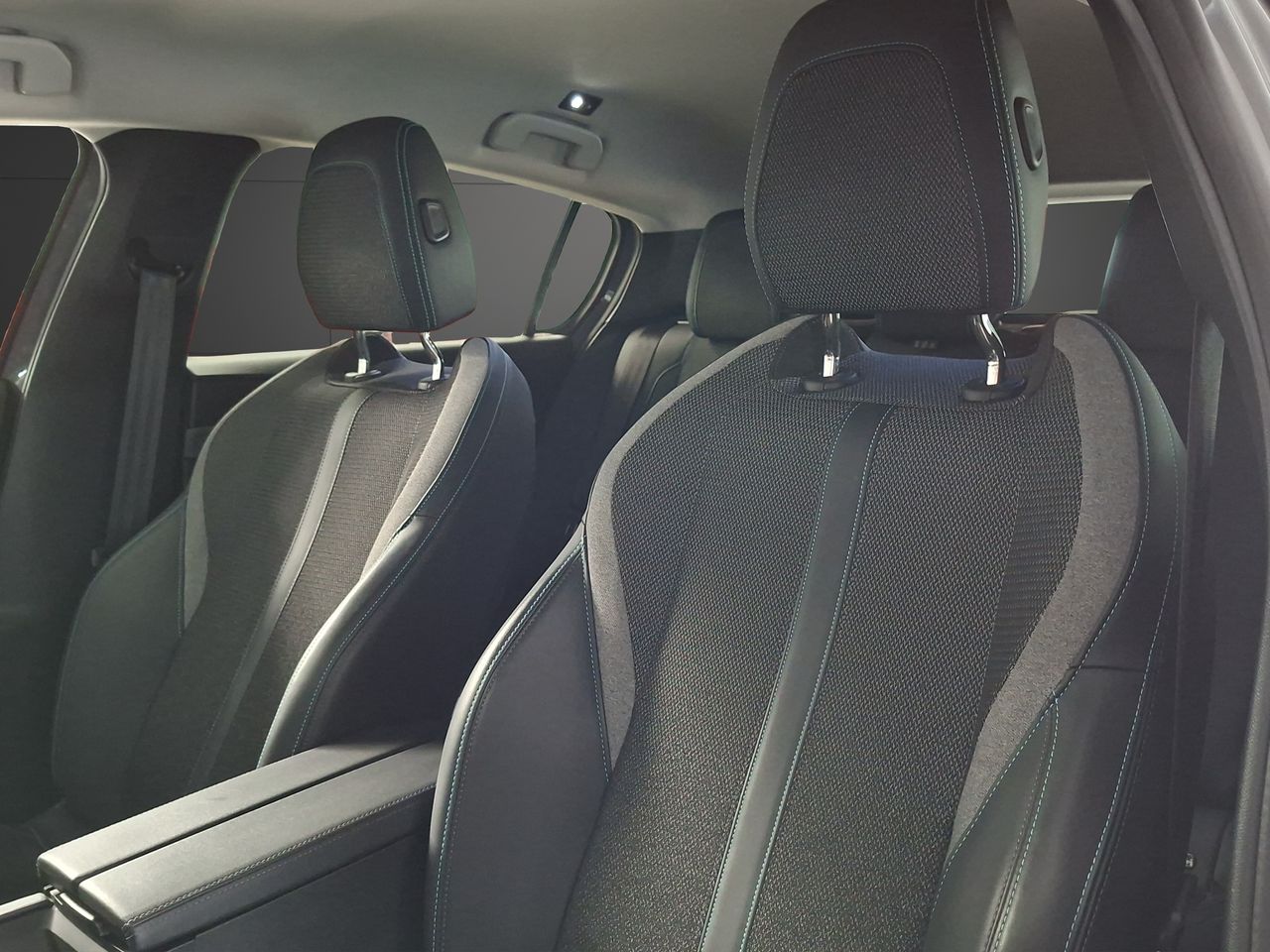 Peugeot 308 5P Allure Gasolina 130 S&S MAN - Foto 17