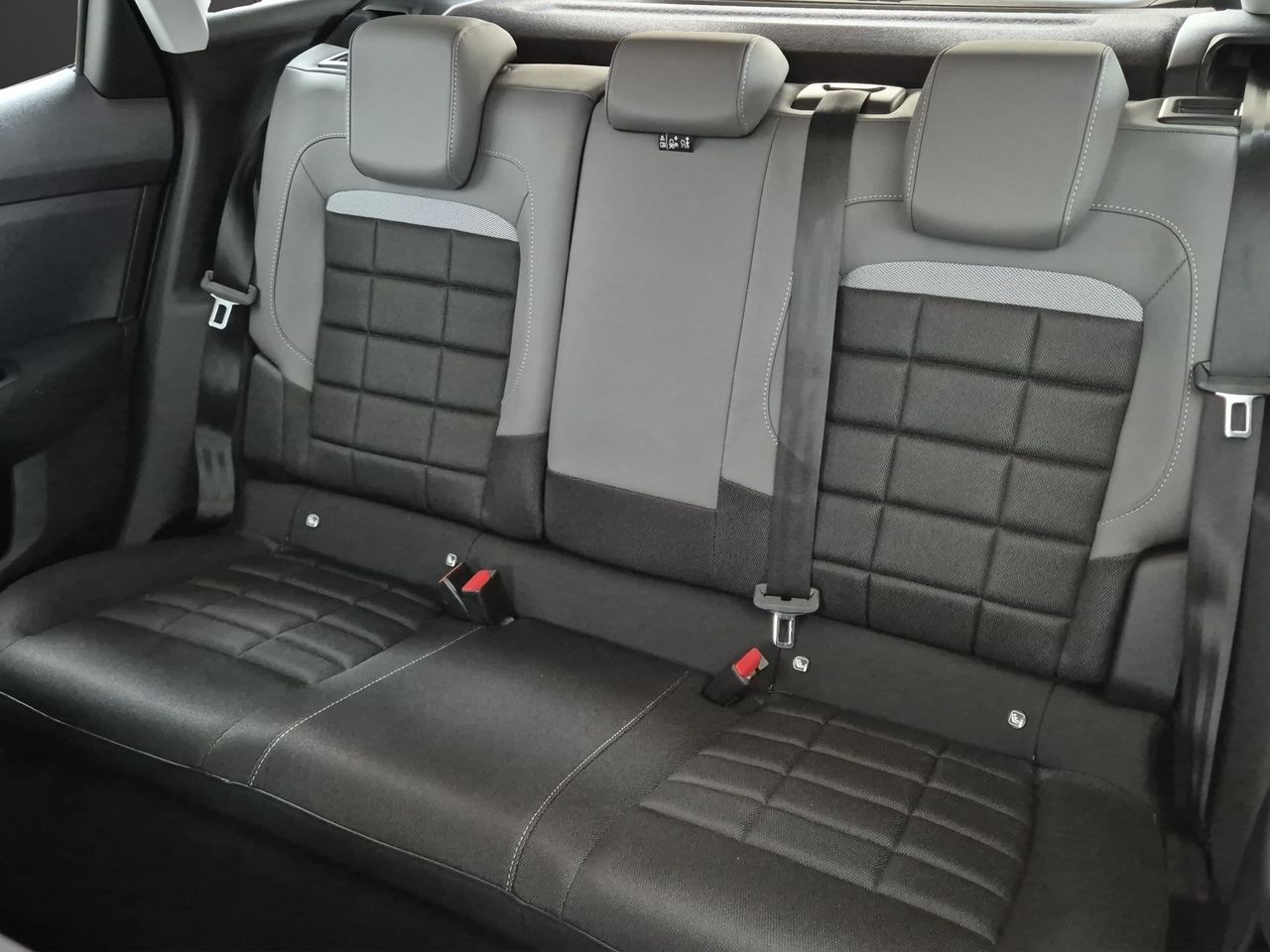 Citroën C4 Hybrid 145 ë-DCS6 Business Edition - Foto 14