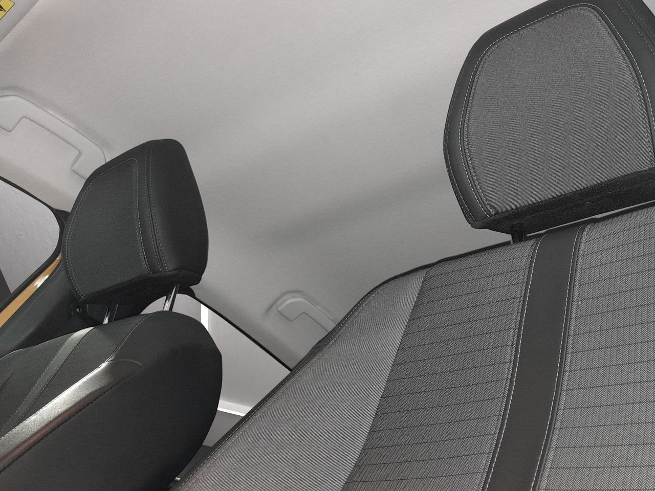 Peugeot 208 BlueHDi 73kW (100CV) Allure - Foto 18