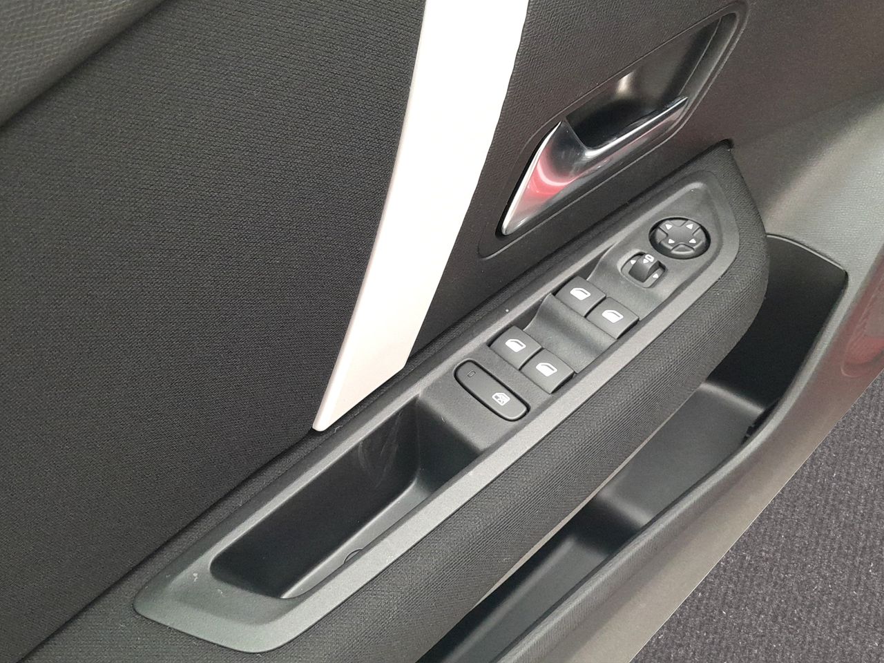 Citroën C4 Hybrid 145 ë-DCS6 Business Edition - Foto 19