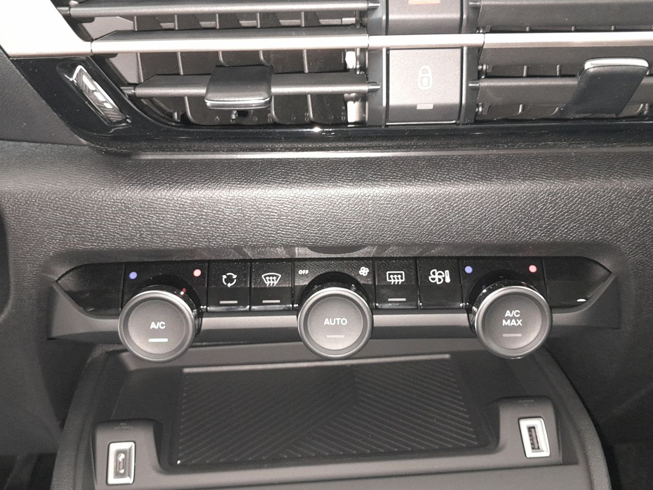 Citroën ë-C4 ë-C4 eléctrico 115kW 54kWh Plus - Foto 20