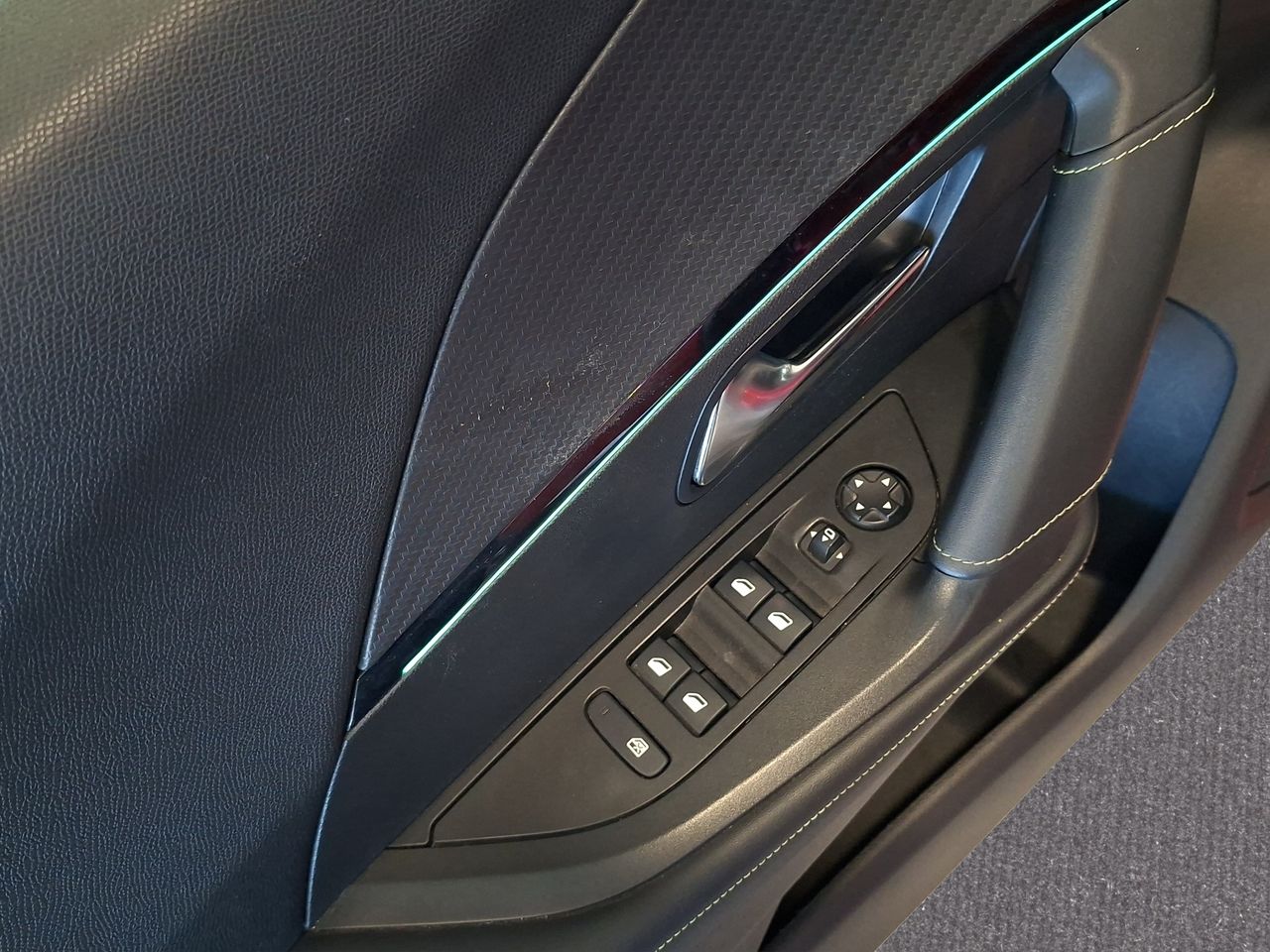 Peugeot 2008 GT BlueHDI 130 S&S EAT8 - Foto 21