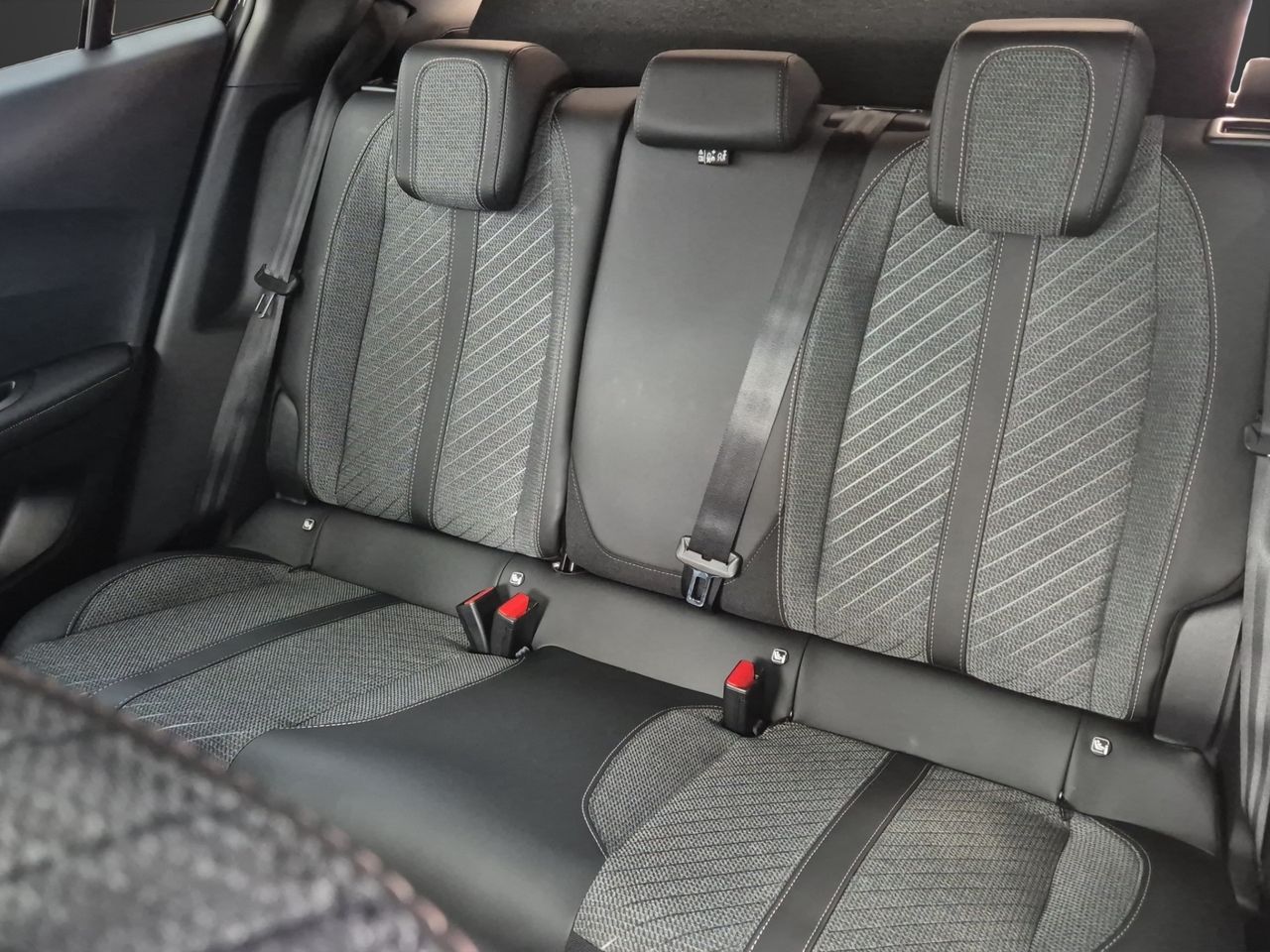 Peugeot 2008 N2008 Allure Hybrid 110 eDCS6 - Foto 12