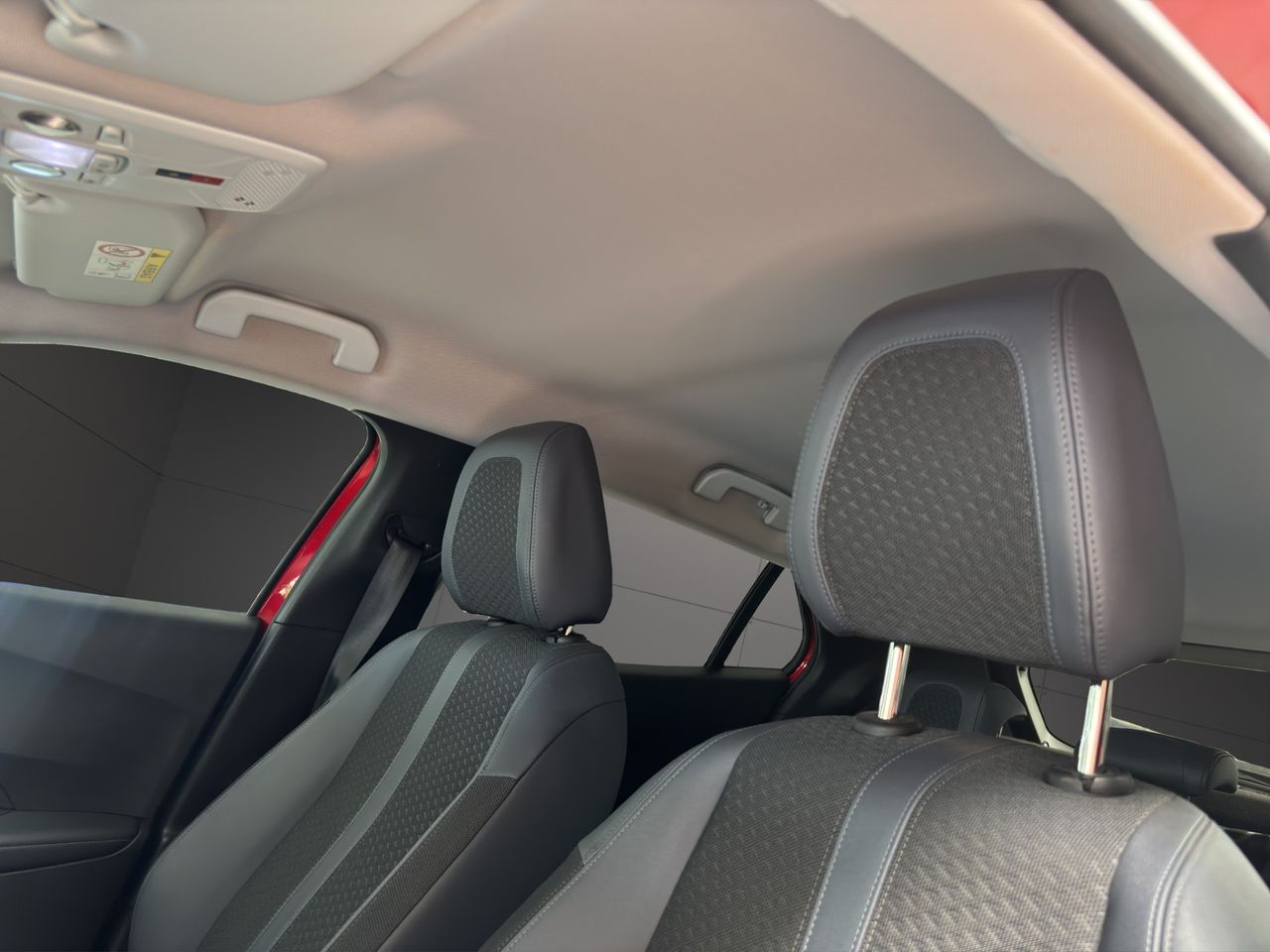 Peugeot 2008 Allure BlueHDI 130 S&S EAT8 - Foto 16