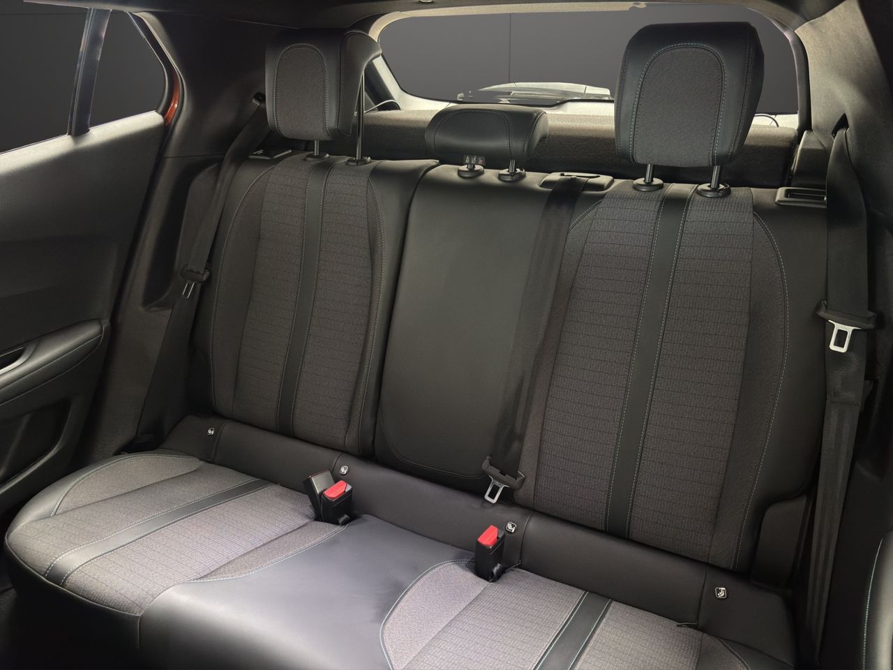 Peugeot 2008 Allure Pack BlueHDI 130 S&S EAT8 - Foto 12
