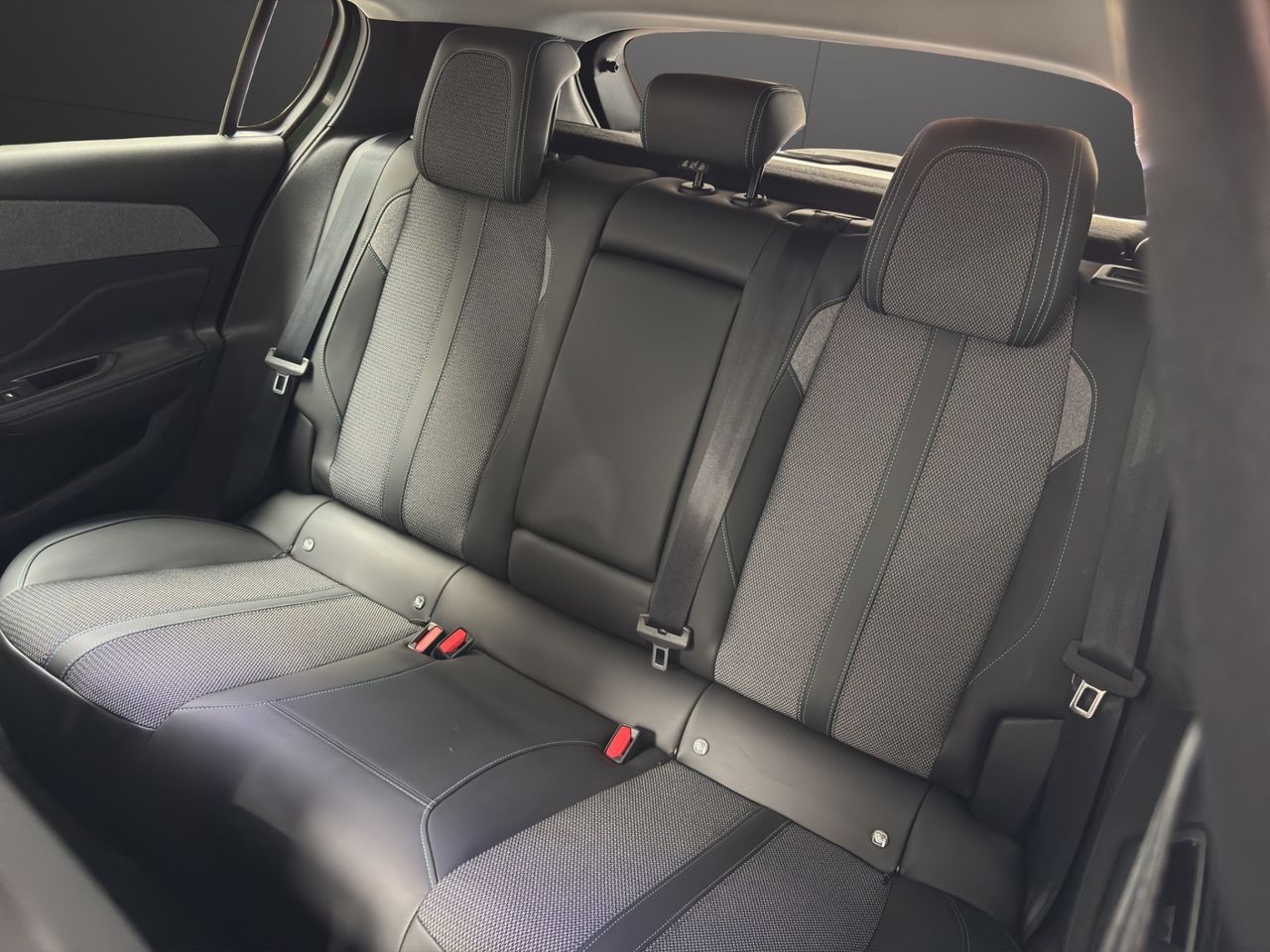 Peugeot 308 5P Allure Pack PureTech 130 S&S EAT8 - Foto 12