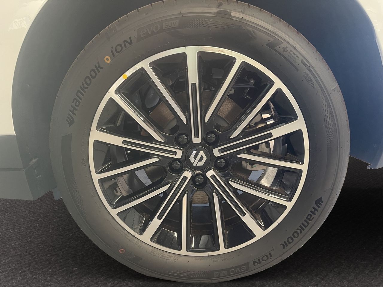 Leapmotor B10 B10 REEV 18.8 kWh Design Auto - Foto 14
