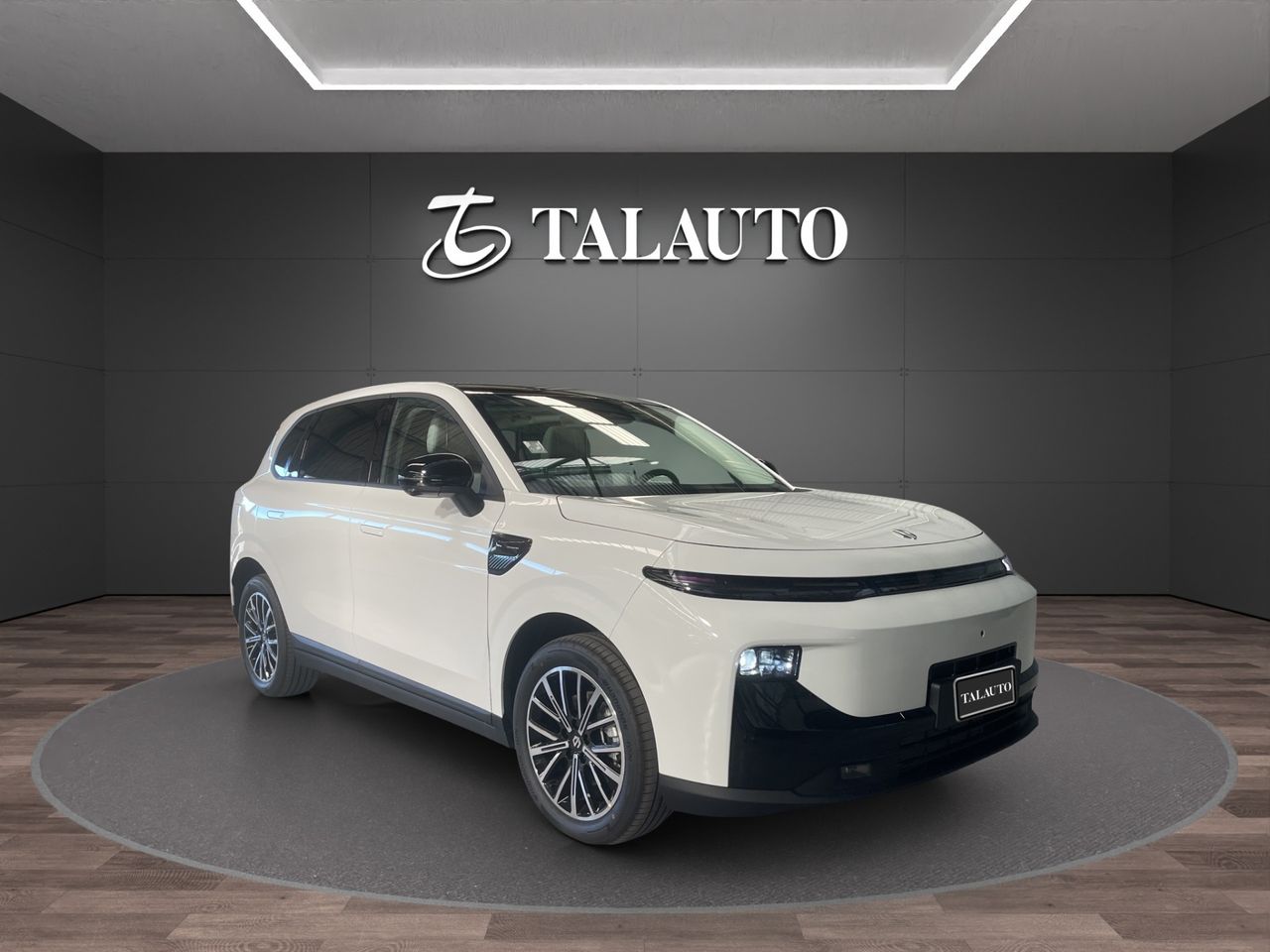 Leapmotor B10 B10 REEV 18.8 kWh Design Auto - Foto 8
