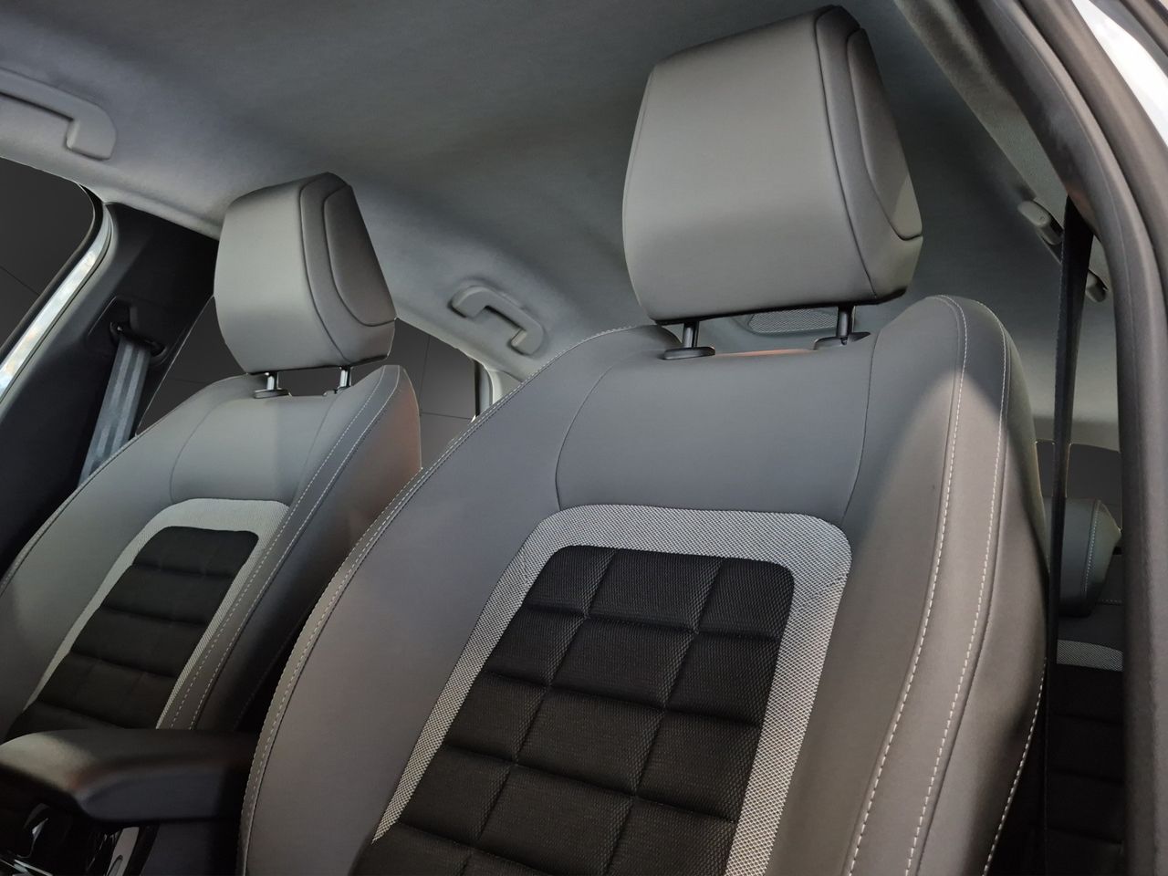 Citroën C4 Hybrid 136 e-DCS6 Plus - Foto 18