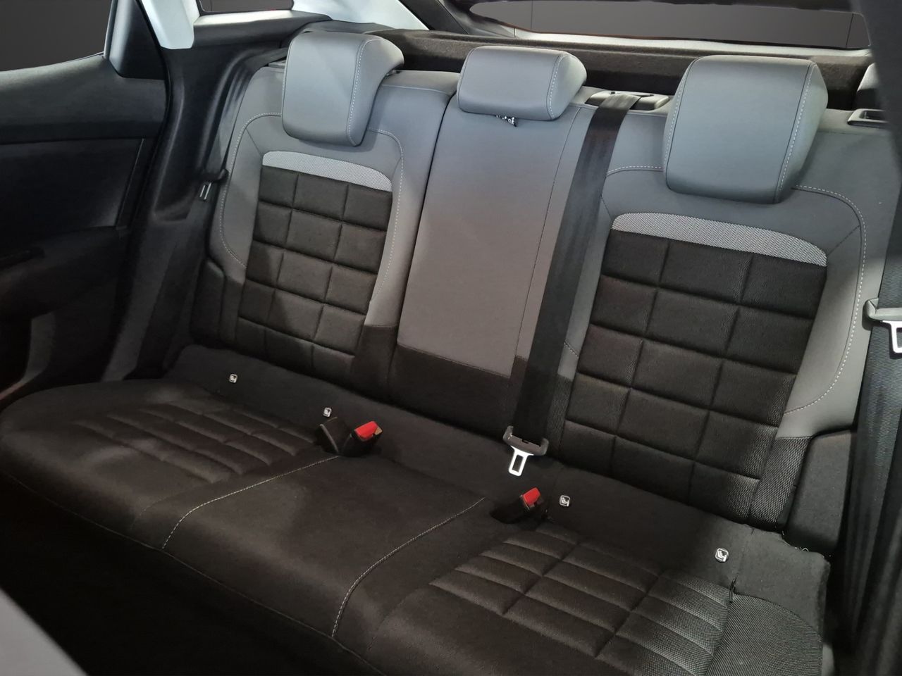Citroën C4 Hybrid 136 e-DCS6 Plus - Foto 19
