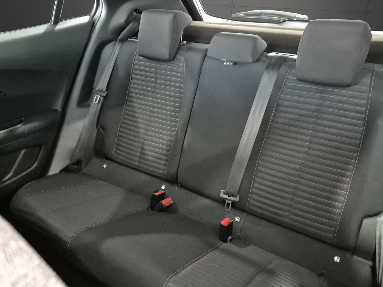 Peugeot 2008 Active Pack BlueHDI 81kW (110CV) - Foto 19