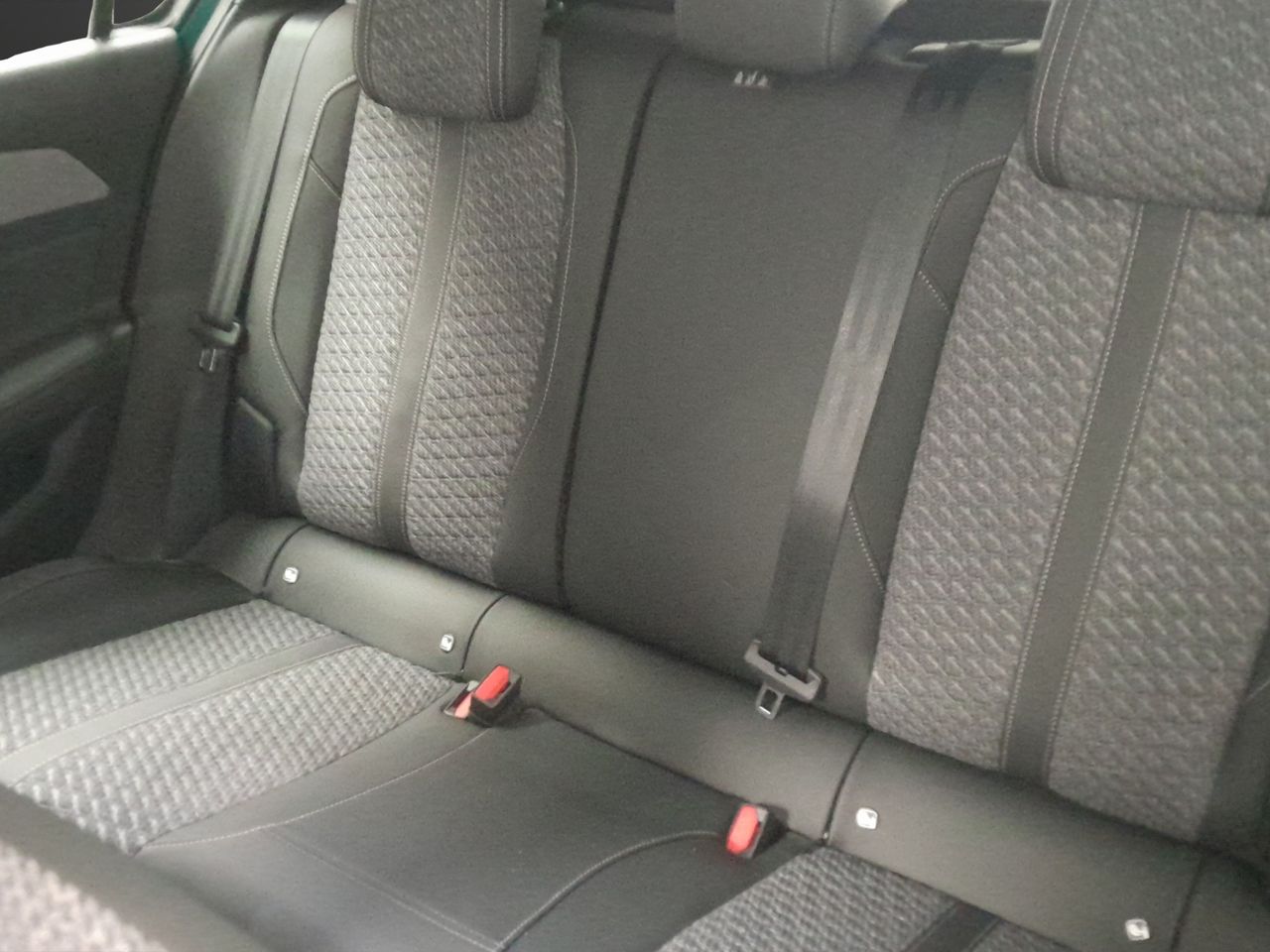 Peugeot 308 5P Allure Hybrid PHEV 195 e-DCT7 - Foto 16