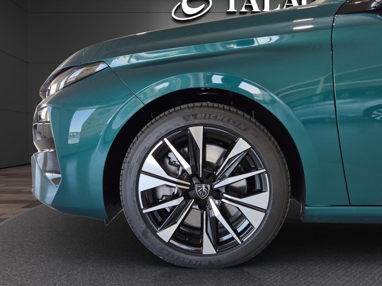 Peugeot 308 5P Allure Hybrid PHEV 195 e-DCT7 - Foto 10