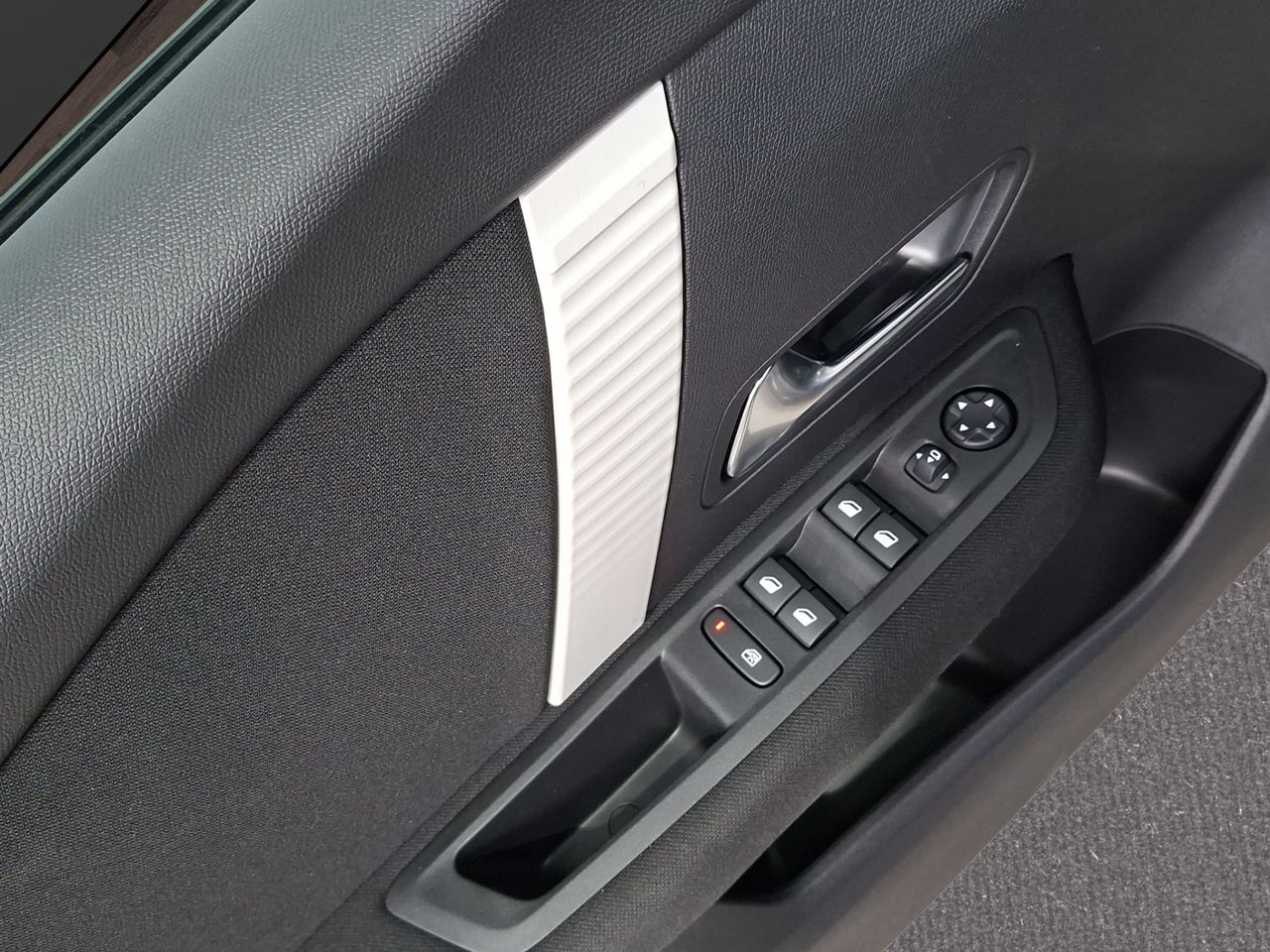 Citroën C4 Hybrid 110 ë-DCS6 Plus - Foto 12