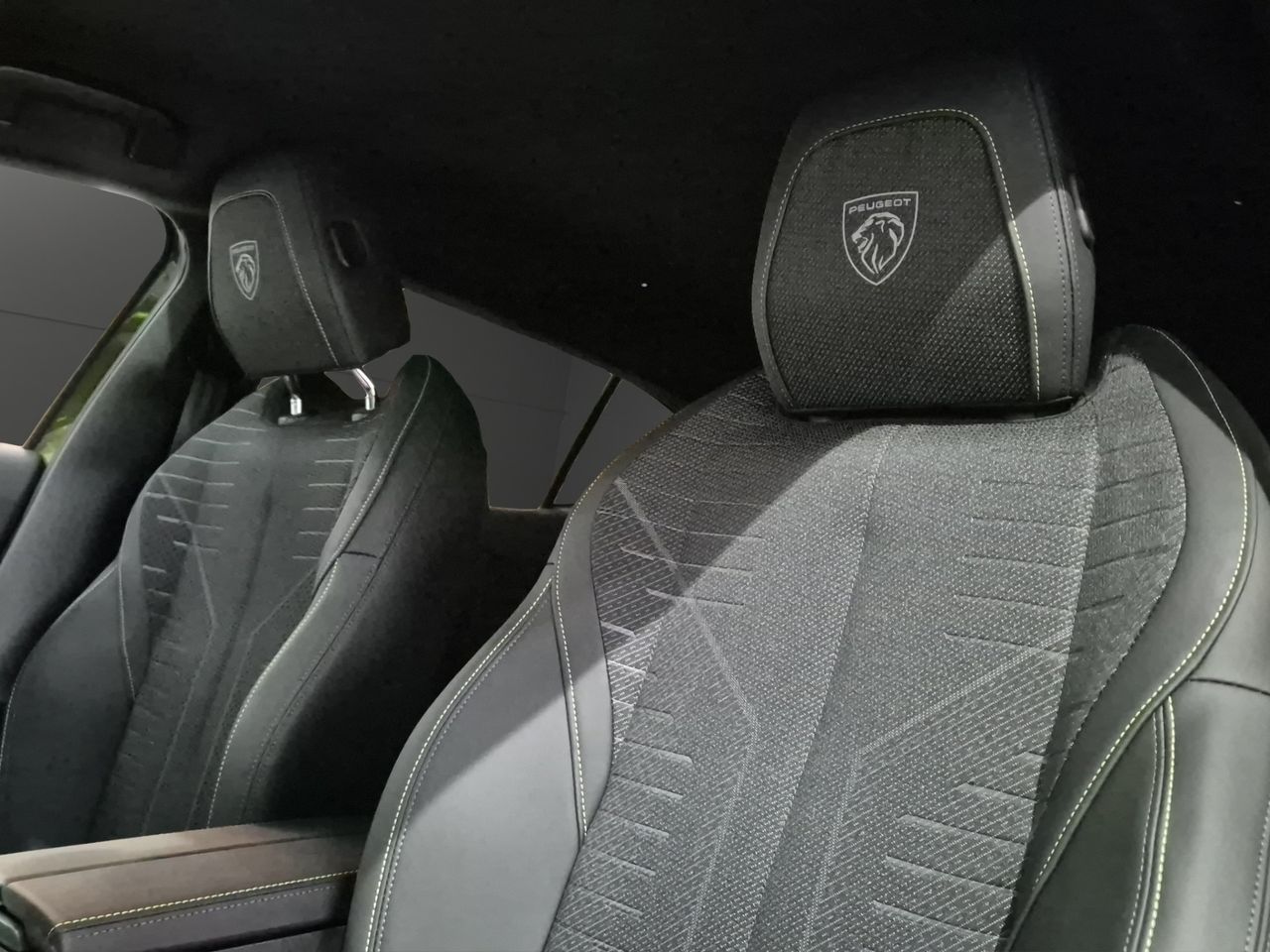 Peugeot 408 408 GT HYBRID 145 eDCS6 - Foto 19
