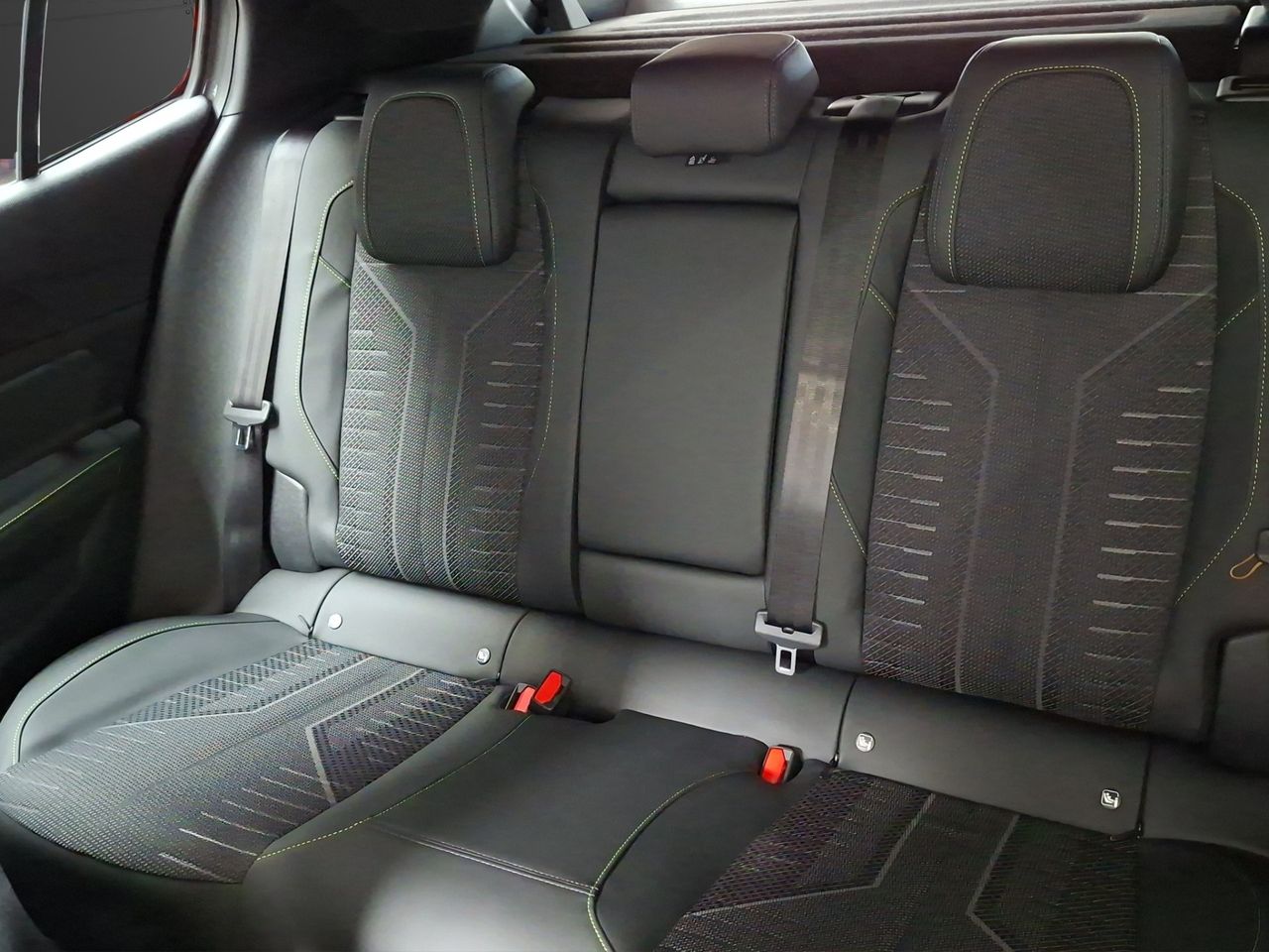 Peugeot 408 408 GT HYBRID 145 eDCS6 - Foto 21
