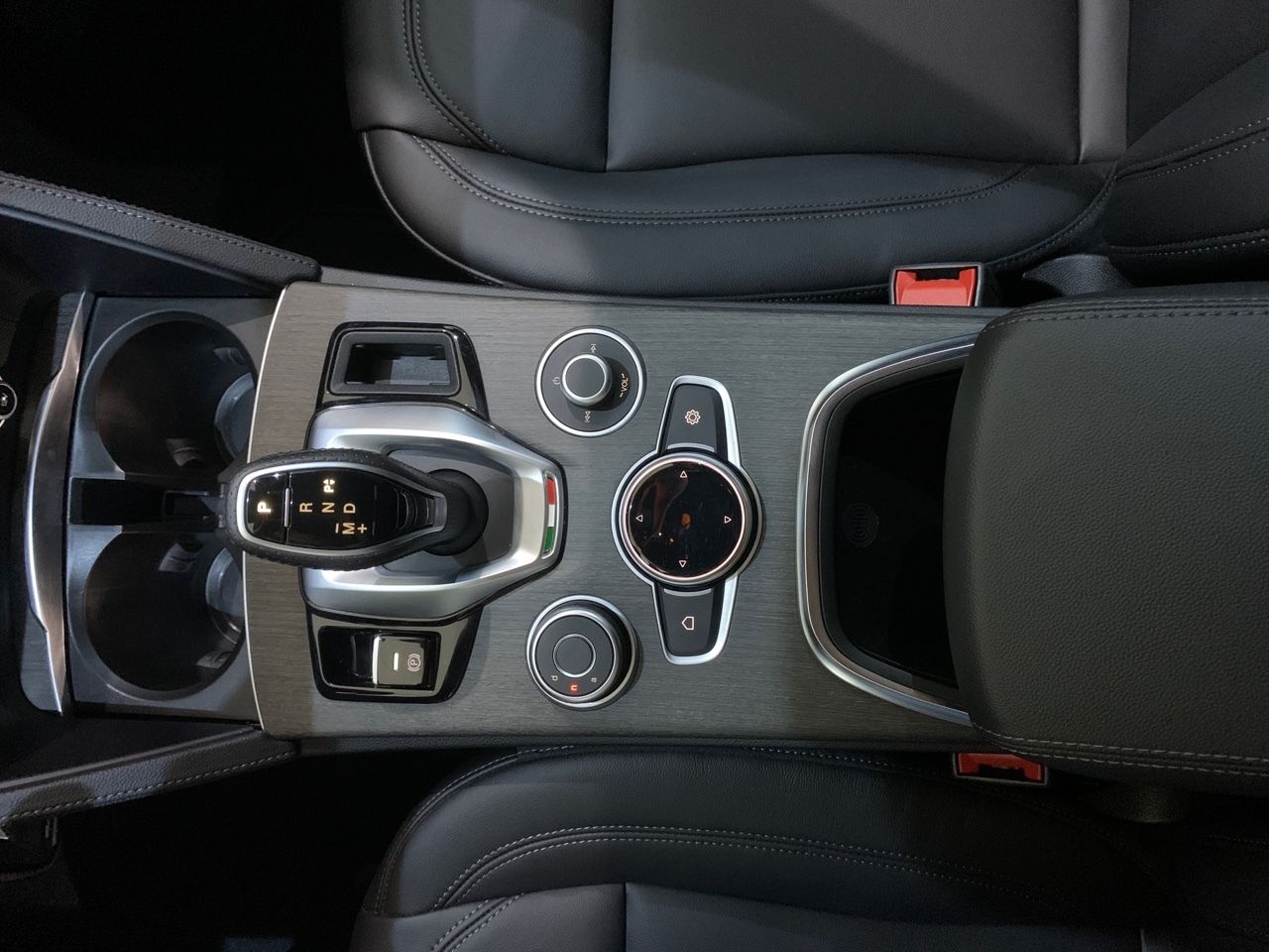 Alfa Romeo Stelvio TI 2.2 D TURBO 210 CV AUTO 4WD 5P - Foto 2