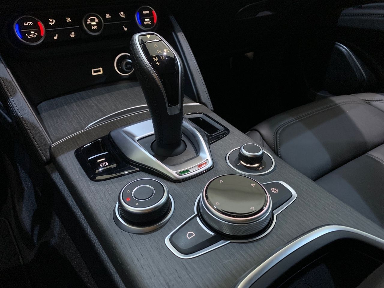 Alfa Romeo Stelvio TI 2.2 D TURBO 210 CV AUTO 4WD 5P - Foto 2