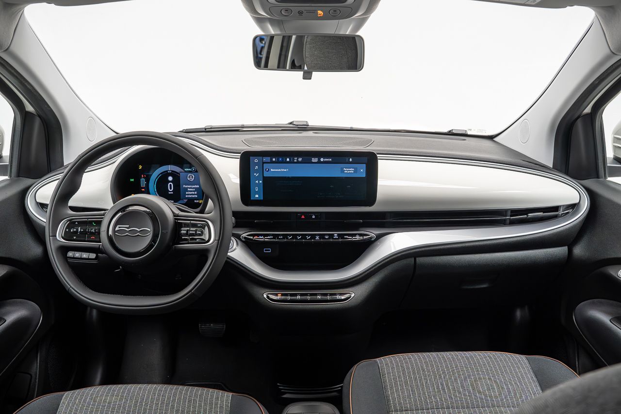 Fiat 500 ICON BEV 42KWH 118 CV 4P - Foto 2