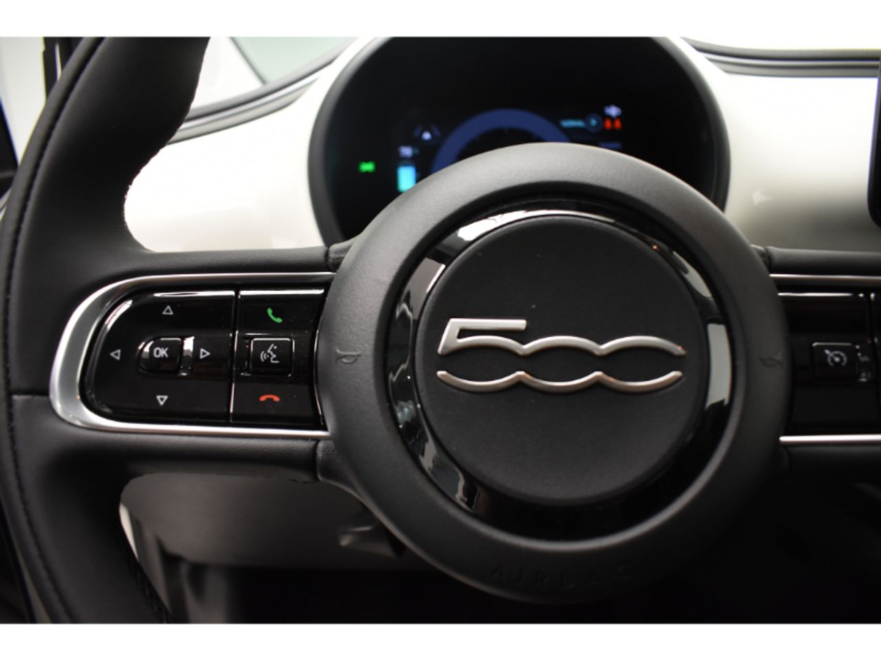 Fiat 500 RED BEV 42KWH 118 CV 3P - Foto 2