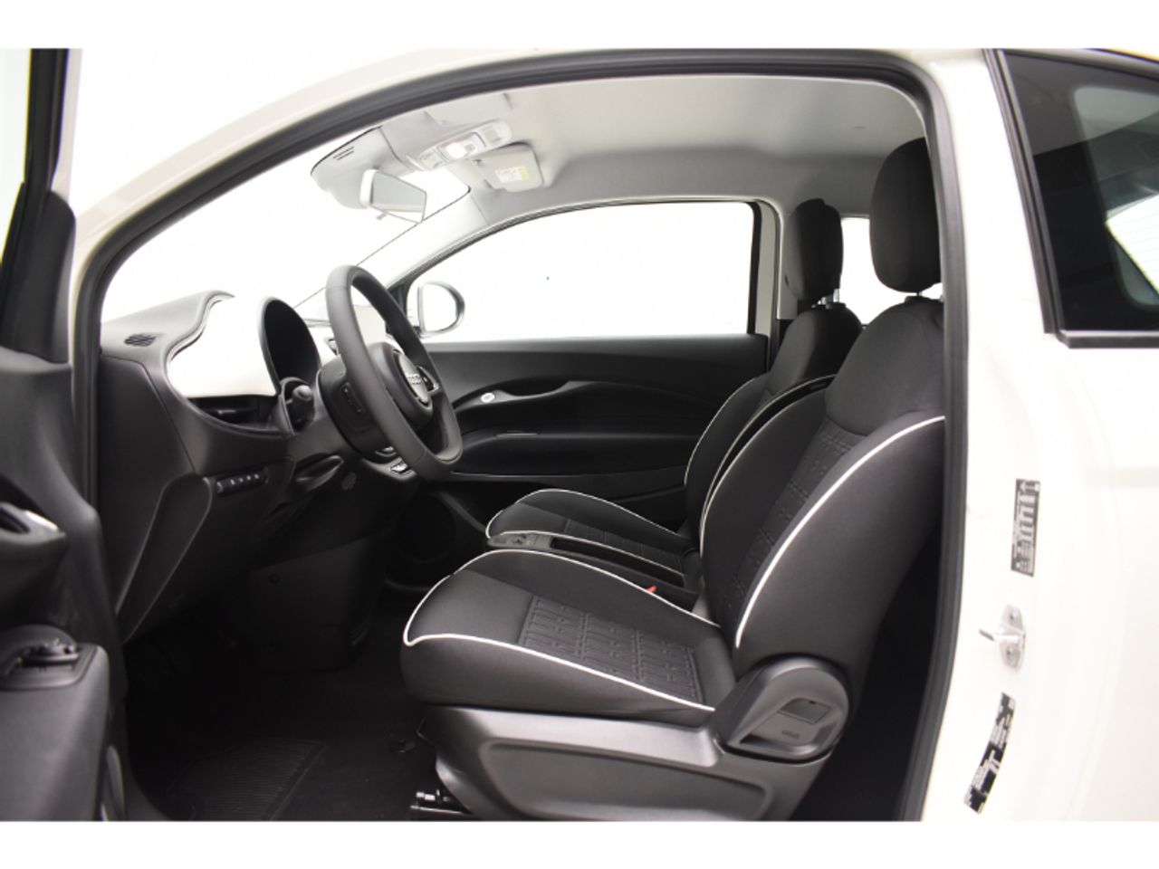 Fiat 500 RED BEV 42KWH 118 CV 3P - Foto 2