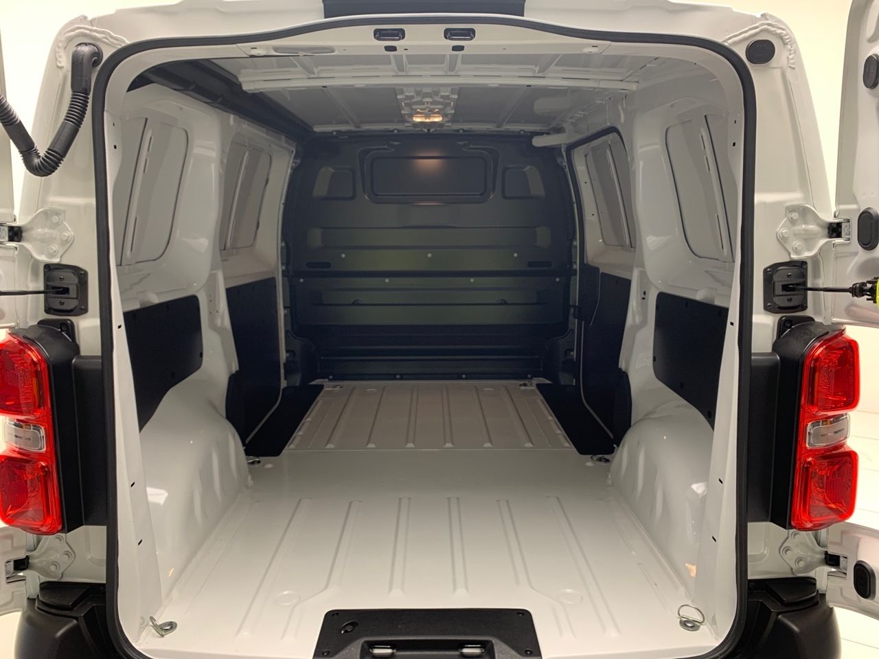 Fiat Scudo SCUDO L2 BASE BEV 75 KWH 136 CV 4P - Foto 2