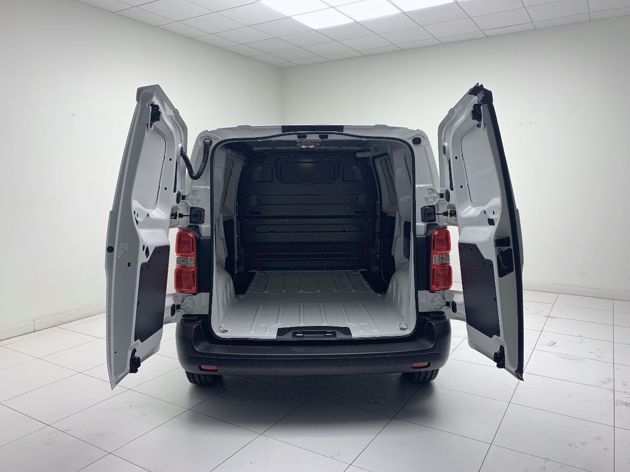 Fiat Scudo SCUDO L2 BASE BEV 75 KWH 136 CV 4P - Foto 2