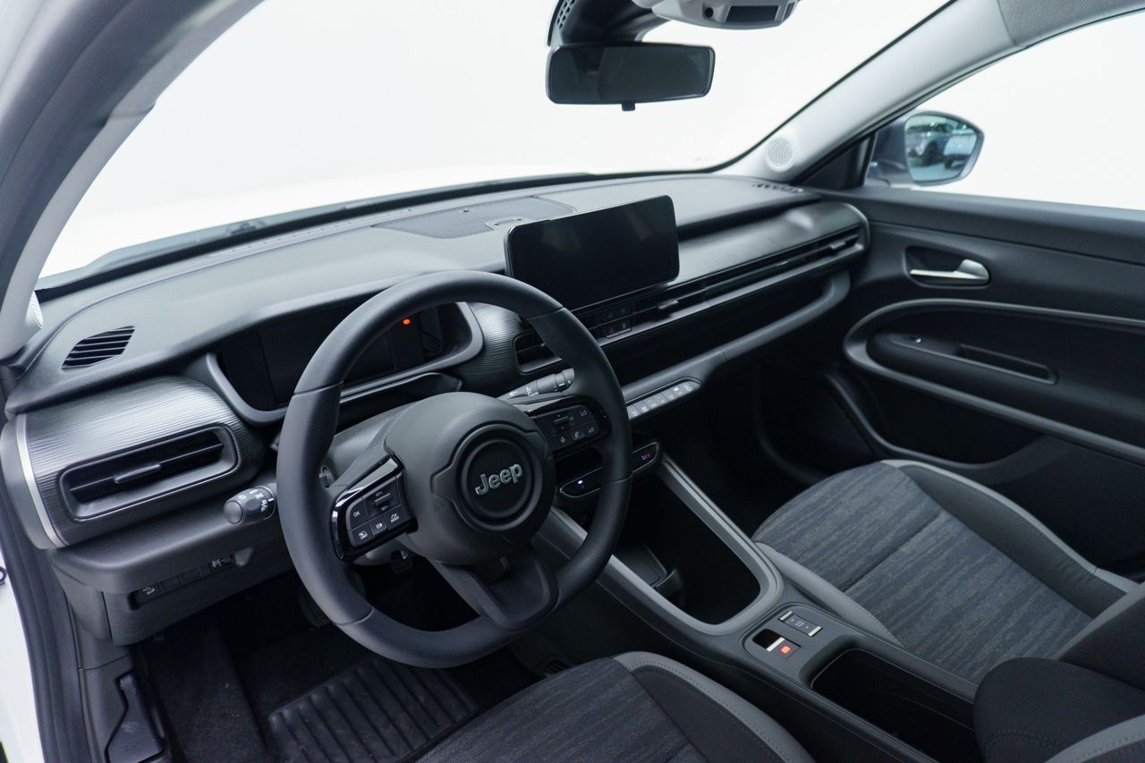 Jeep Avenger LONGITUDE BEV 54KWH 156 CV 5P - Foto 2
