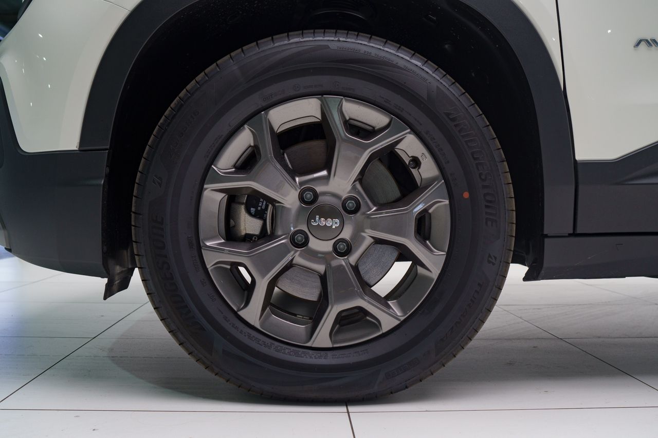 Jeep Avenger LONGITUDE BEV 54KWH 156 CV 5P - Foto 2