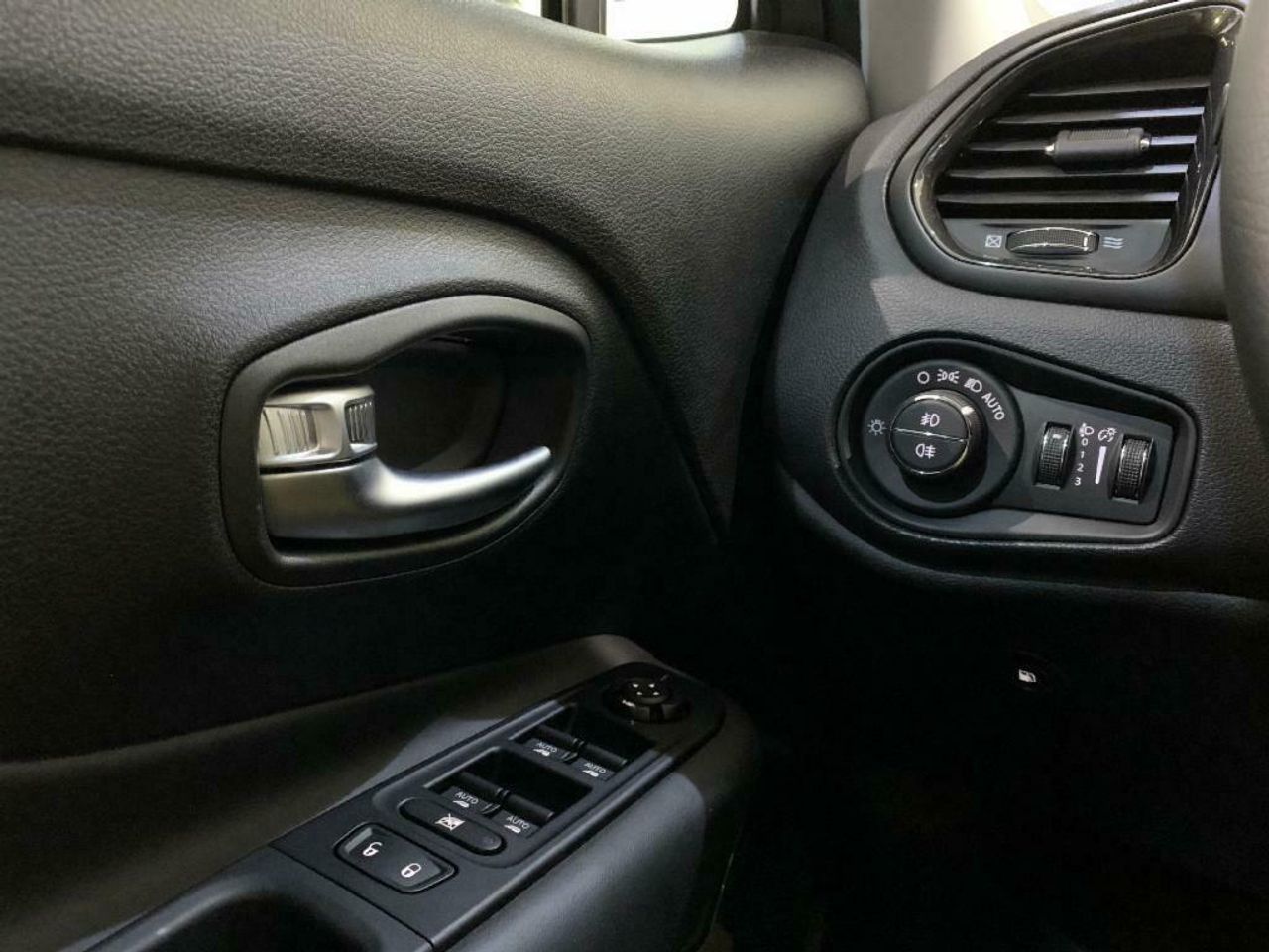 Jeep Renegade LIMITED 1.3 PHEV 190 CV AUTO 4WD 5P - Foto 2