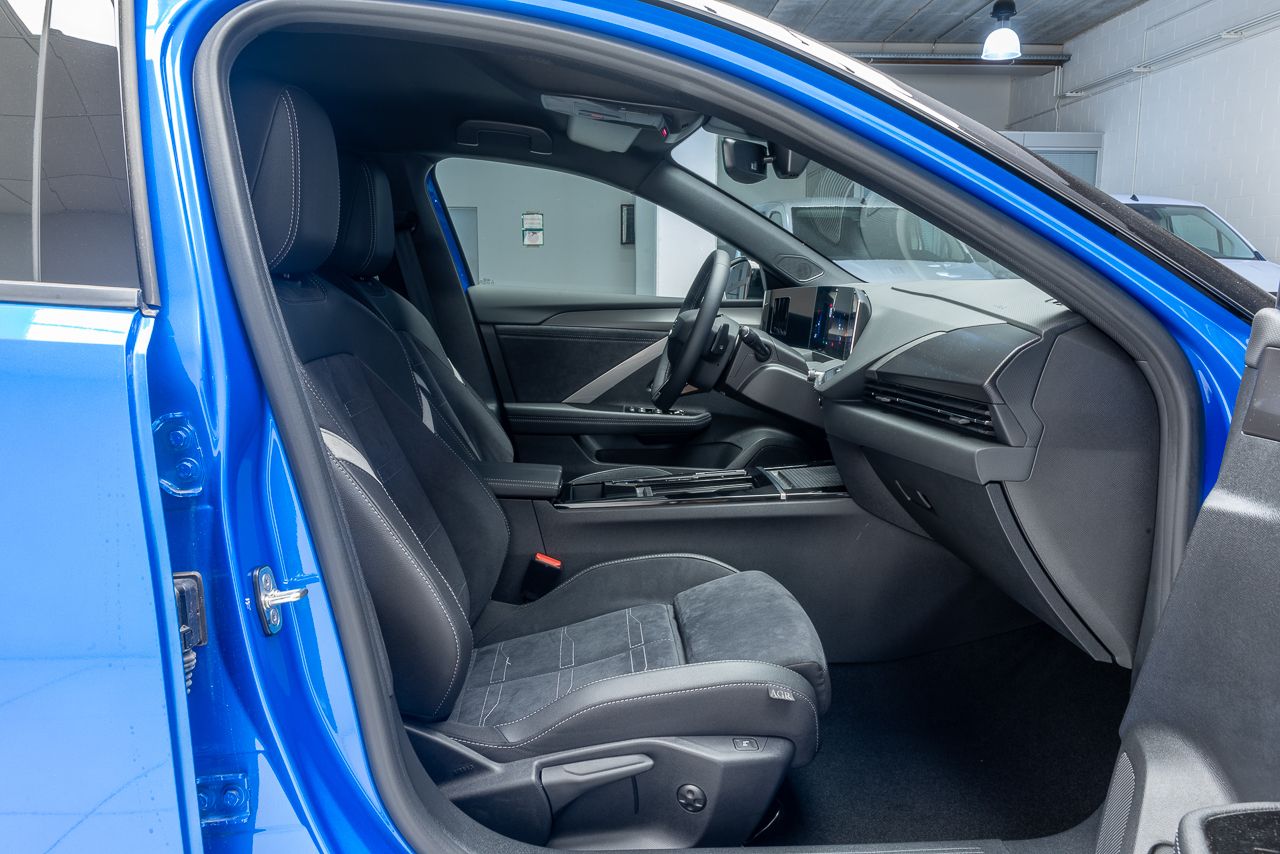 Opel Astra GS 1.2T XHT 130 CV AUTO 5P - Foto 2