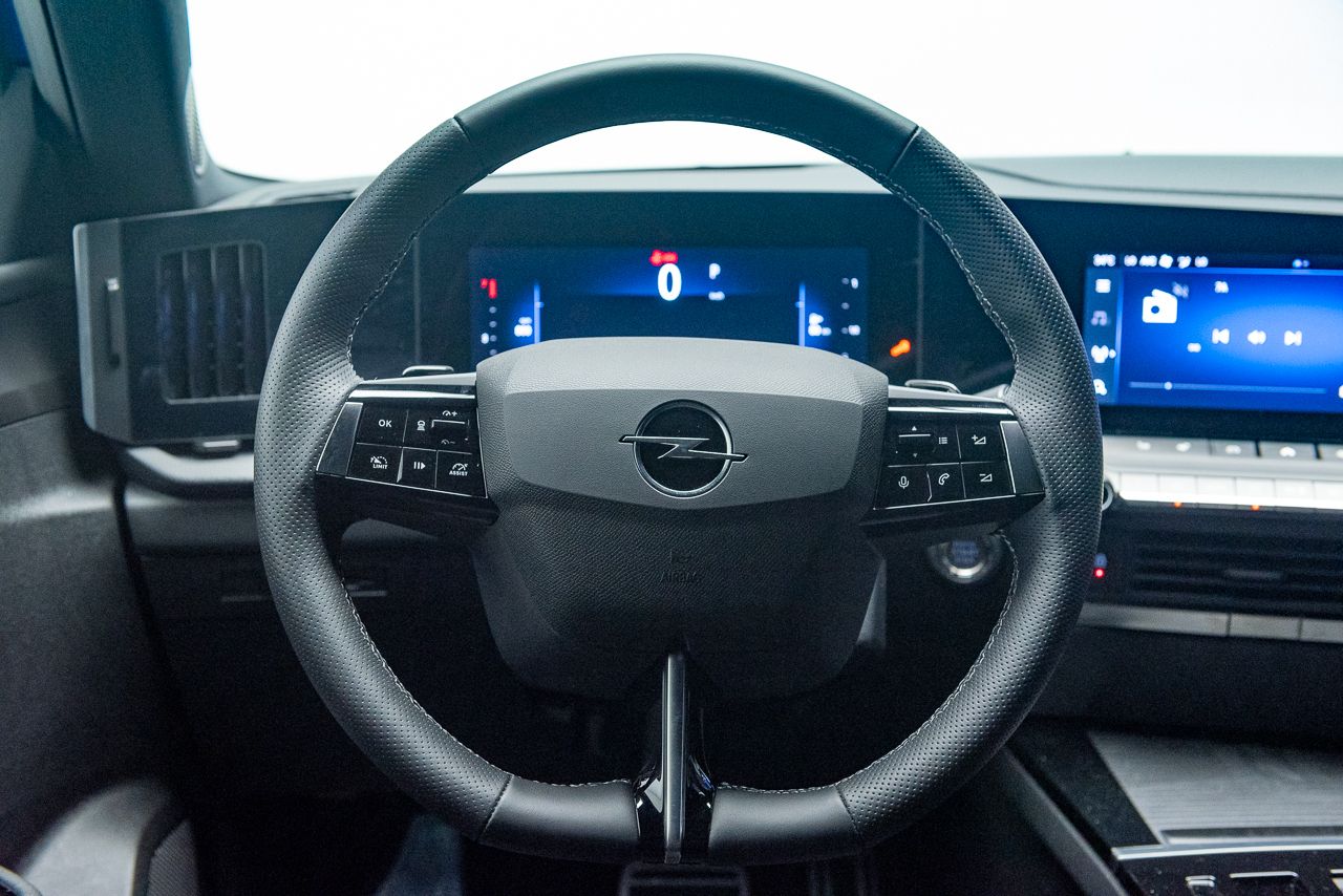 Opel Astra GS 1.2T XHT 130 CV AUTO 5P - Foto 2