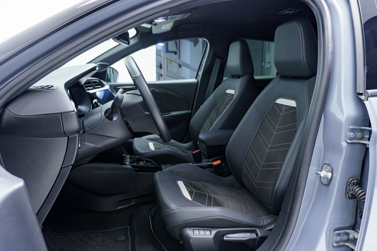 Opel Corsa GS LONG RANGE BEV 51KWH 156 CV 5P - Foto 2