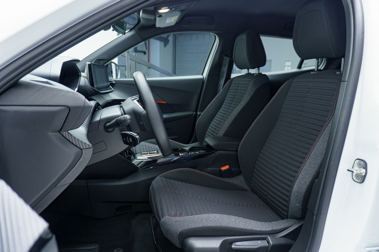 Peugeot 2008 ACTIVE PACK BEV 100KW 136 CV 5P - Foto 2
